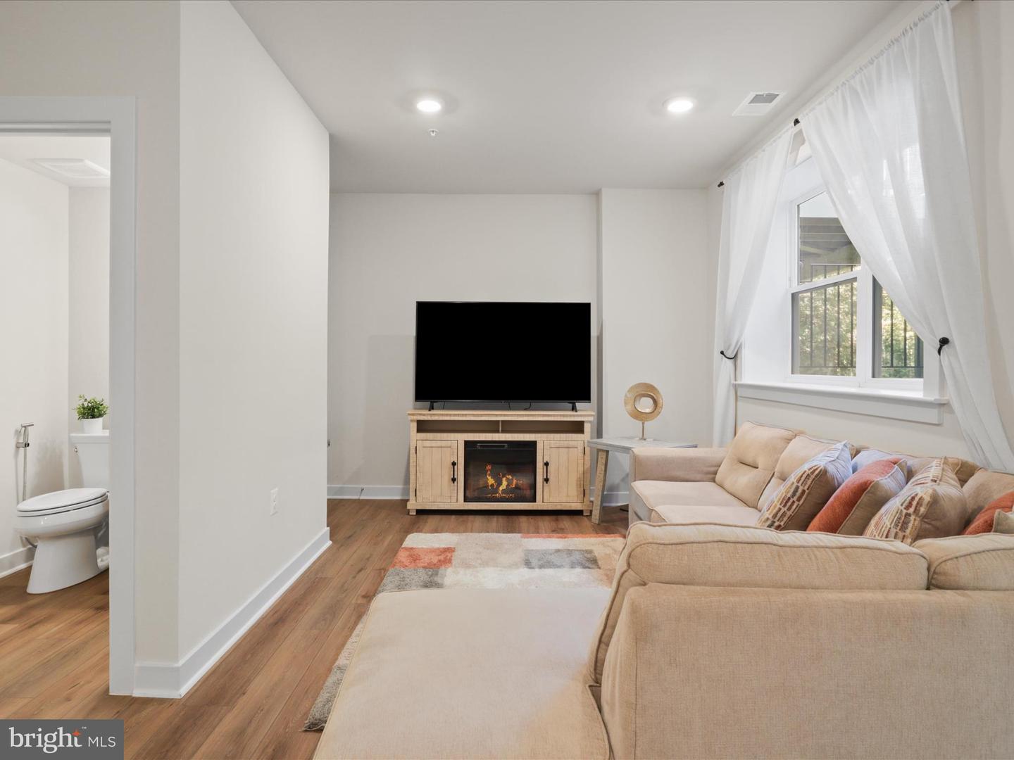 10578 RED OAK ST, FAIRFAX, Virginia 22030, 4 Bedrooms Bedrooms, ,3 BathroomsBathrooms,Residential,For sale,10578 RED OAK ST,VAFC2005972 MLS # VAFC2005972