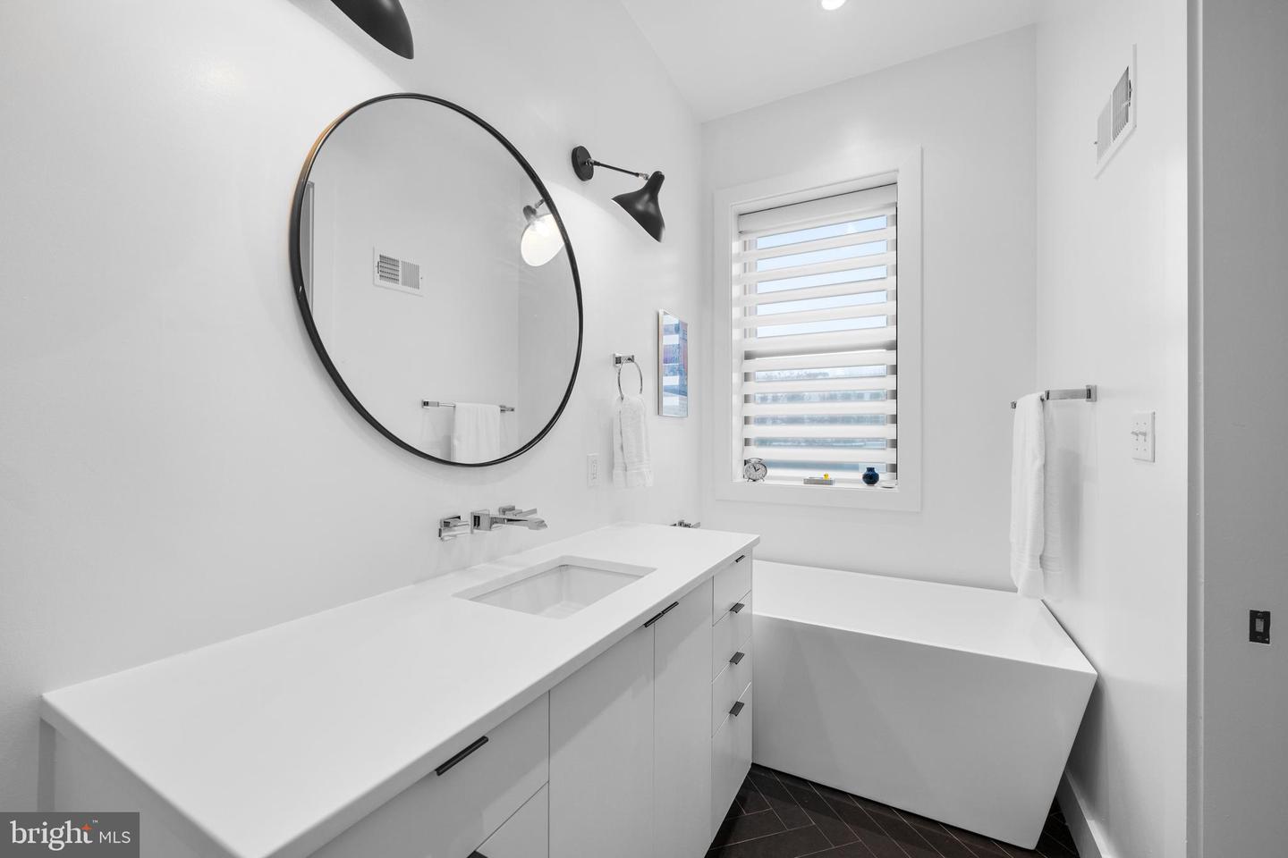 1806 9TH ST NW #2, WASHINGTON, District Of Columbia 20001, 3 Bedrooms Bedrooms, ,3 BathroomsBathrooms,Residential,For sale,1806 9TH ST NW #2,DCDC2191310 MLS # DCDC2191310