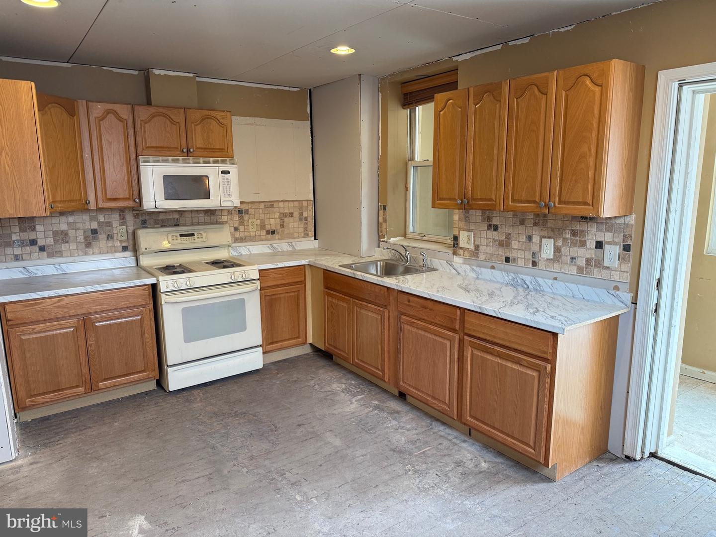 2036 1ST ST NW, WASHINGTON, District Of Columbia 20001, 7 Bedrooms Bedrooms, 14 Rooms Rooms,3 BathroomsBathrooms,Residential,For sale,2036 1ST ST NW,DCDC2190344 MLS # DCDC2190344