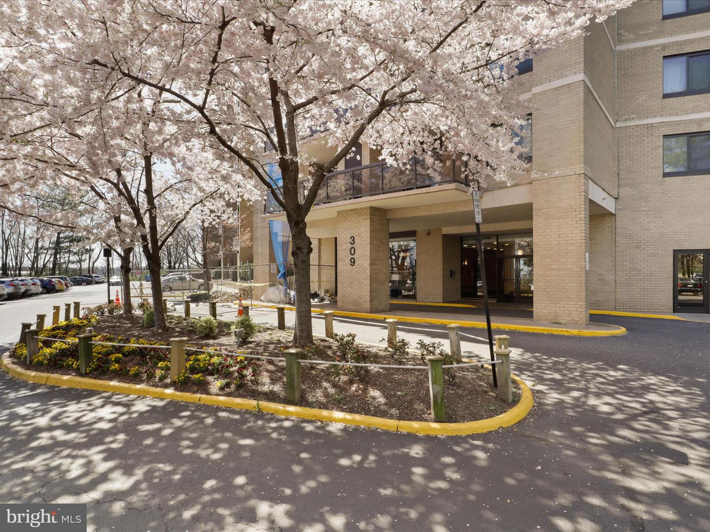 309 YOAKUM PKWY #1003, ALEXANDRIA, Virginia 22304, 2 Bedrooms Bedrooms, ,2 BathroomsBathrooms,Residential,For sale,309 YOAKUM PKWY #1003,VAAX2042884 MLS # VAAX2042884