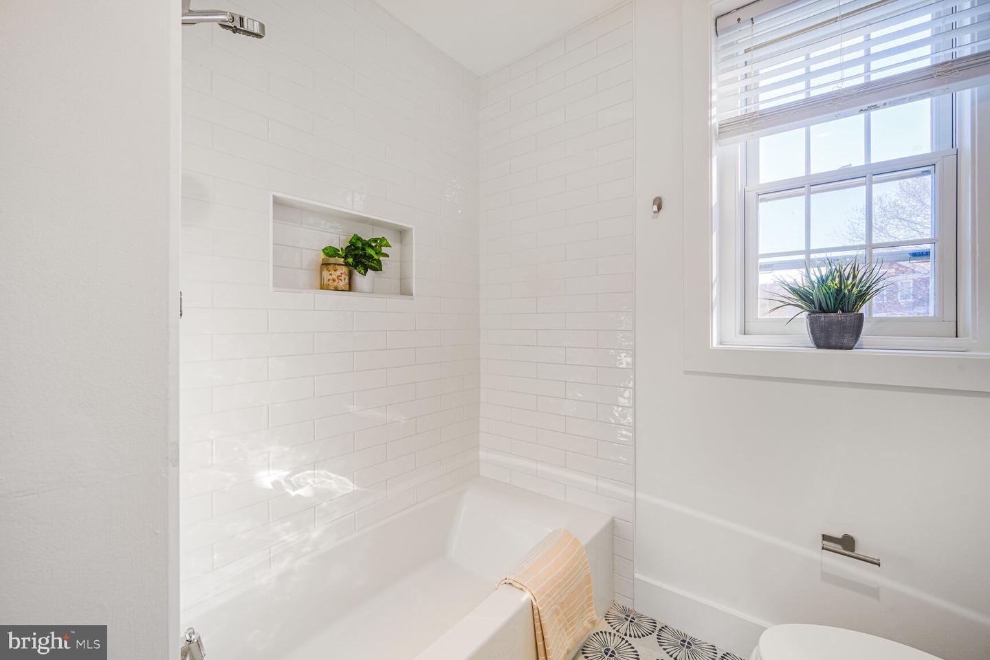 3551 39TH ST NW #E515, WASHINGTON, District Of Columbia 20016, 3 Bedrooms Bedrooms, ,1 BathroomBathrooms,Residential,For sale,3551 39TH ST NW #E515,DCDC2190596 MLS # DCDC2190596