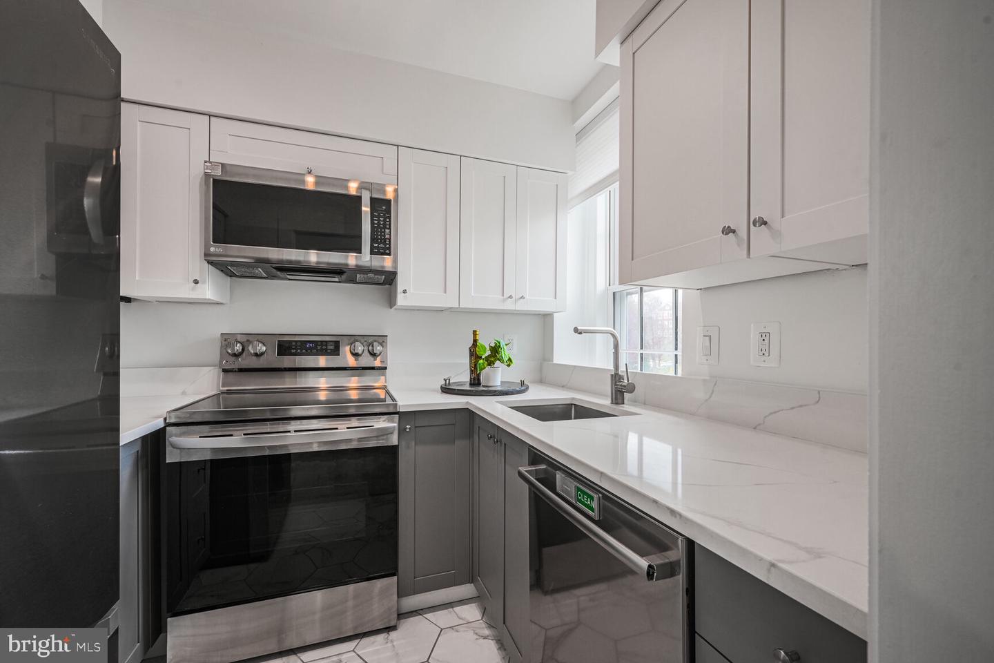 3551 39TH ST NW #E515, WASHINGTON, District Of Columbia 20016, 3 Bedrooms Bedrooms, ,1 BathroomBathrooms,Residential,For sale,3551 39TH ST NW #E515,DCDC2190596 MLS # DCDC2190596