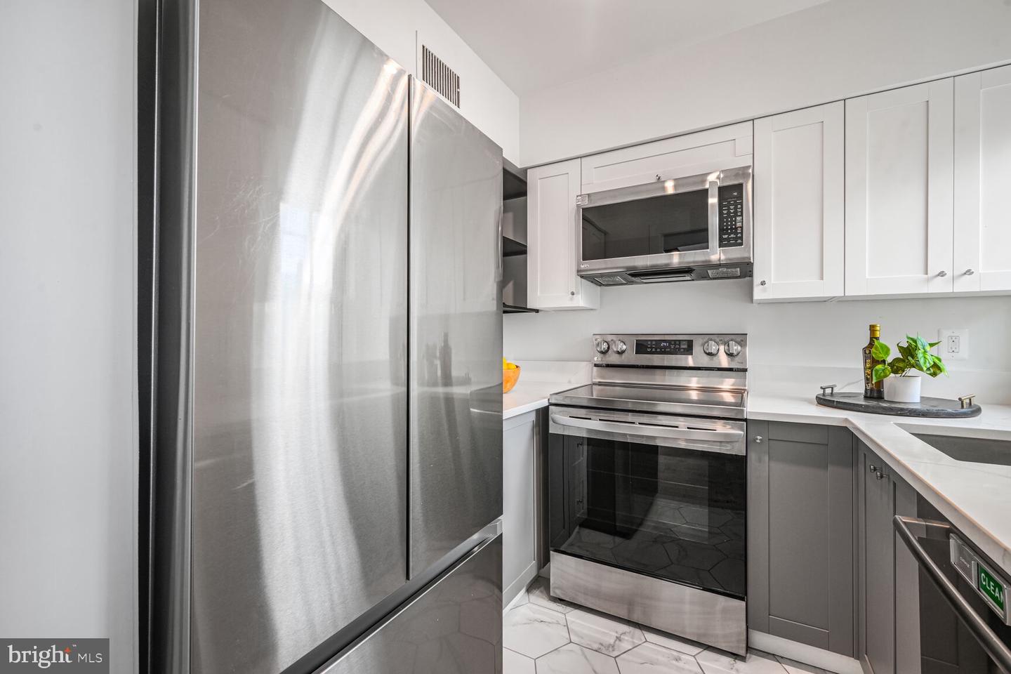 3551 39TH ST NW #E515, WASHINGTON, District Of Columbia 20016, 3 Bedrooms Bedrooms, ,1 BathroomBathrooms,Residential,For sale,3551 39TH ST NW #E515,DCDC2190596 MLS # DCDC2190596
