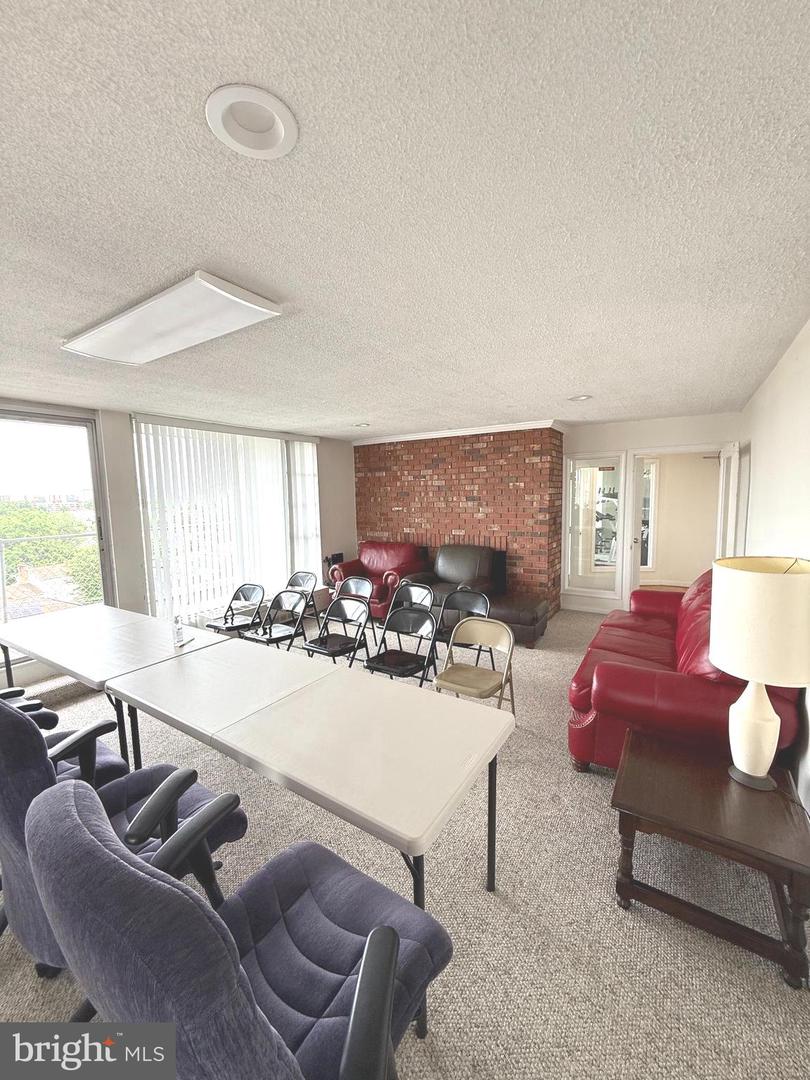 1830 COLUMBIA PIKE #207, ARLINGTON, Virginia 22204, 1 Bedroom Bedrooms, ,1 BathroomBathrooms,Residential,For sale,1830 COLUMBIA PIKE #207,VAAR2053422 MLS # VAAR2053422