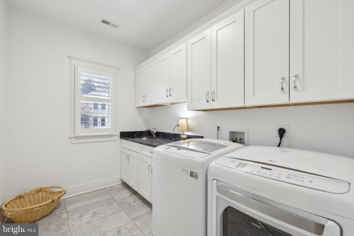 2024 S KENT ST, ARLINGTON, Virginia 22202, 7 Bedrooms Bedrooms, ,5 BathroomsBathrooms,Residential,For sale,2024 S KENT ST,VAAR2054662 MLS # VAAR2054662