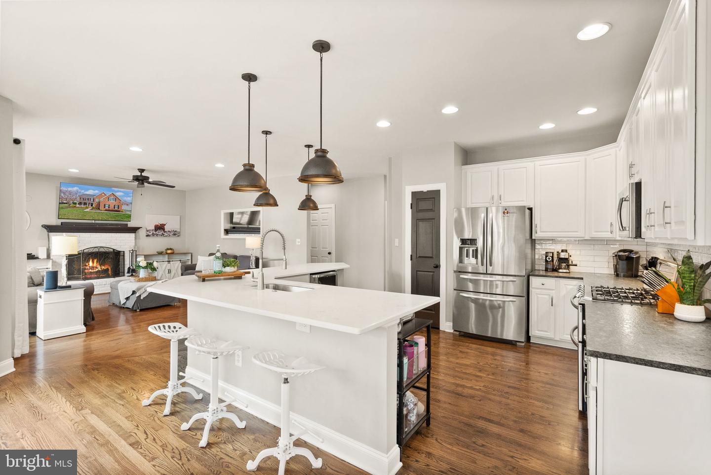 15070 JUPITER HILLS LN, HAYMARKET, Virginia 20169, 5 Bedrooms Bedrooms, ,3 BathroomsBathrooms,Residential,For sale,15070 JUPITER HILLS LN,VAPW2090208 MLS # VAPW2090208