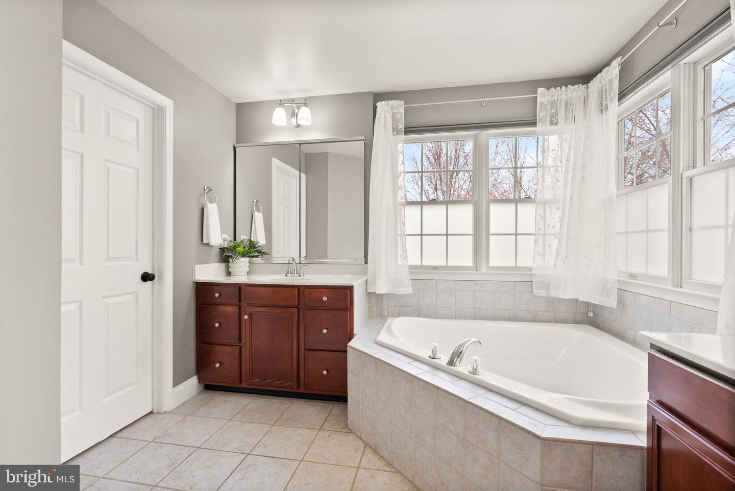 15070 JUPITER HILLS LN, HAYMARKET, Virginia 20169, 5 Bedrooms Bedrooms, ,3 BathroomsBathrooms,Residential,For sale,15070 JUPITER HILLS LN,VAPW2090208 MLS # VAPW2090208