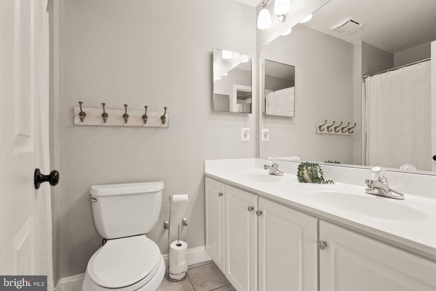 15070 JUPITER HILLS LN, HAYMARKET, Virginia 20169, 5 Bedrooms Bedrooms, ,3 BathroomsBathrooms,Residential,For sale,15070 JUPITER HILLS LN,VAPW2090208 MLS # VAPW2090208