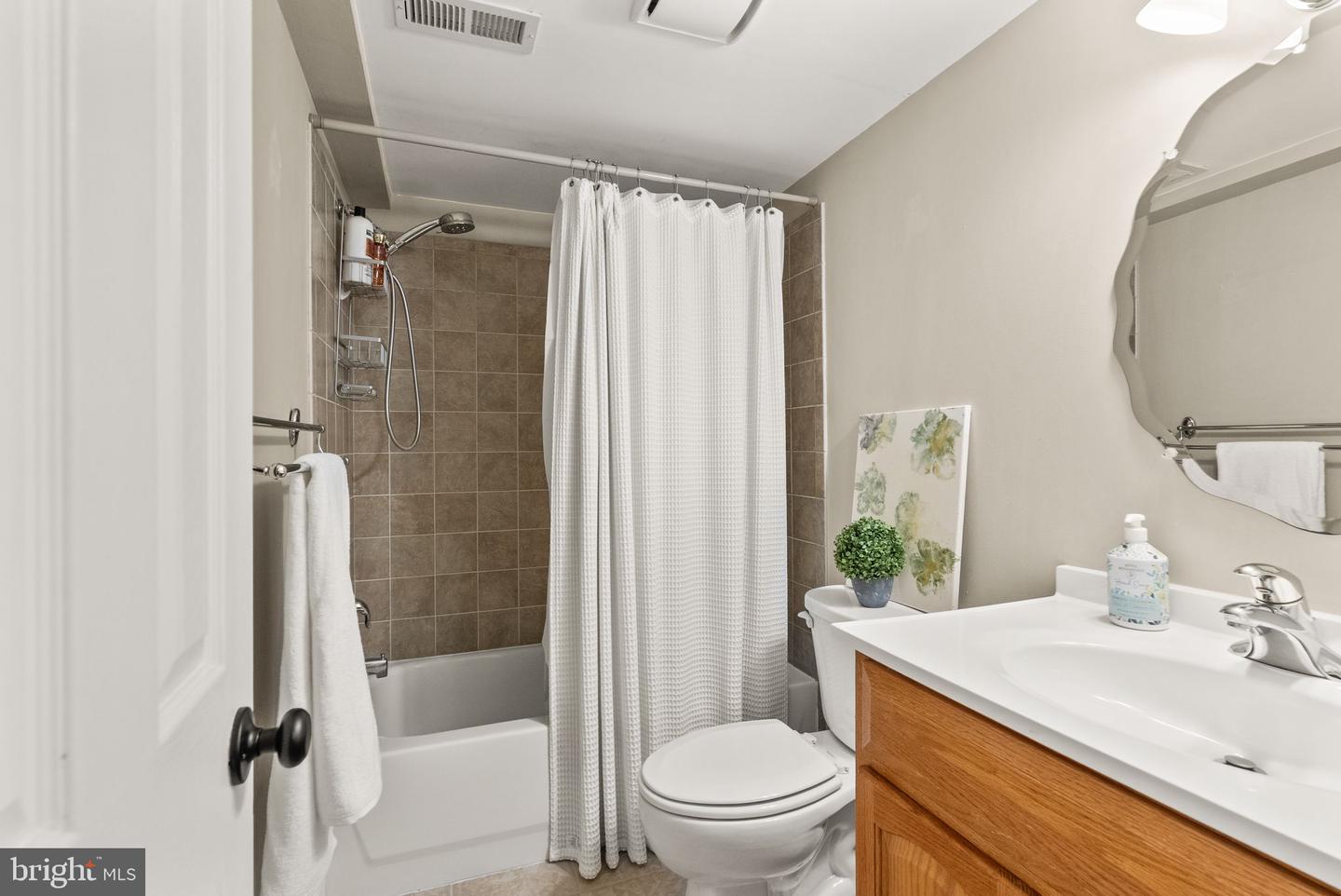 15070 JUPITER HILLS LN, HAYMARKET, Virginia 20169, 5 Bedrooms Bedrooms, ,3 BathroomsBathrooms,Residential,For sale,15070 JUPITER HILLS LN,VAPW2090208 MLS # VAPW2090208