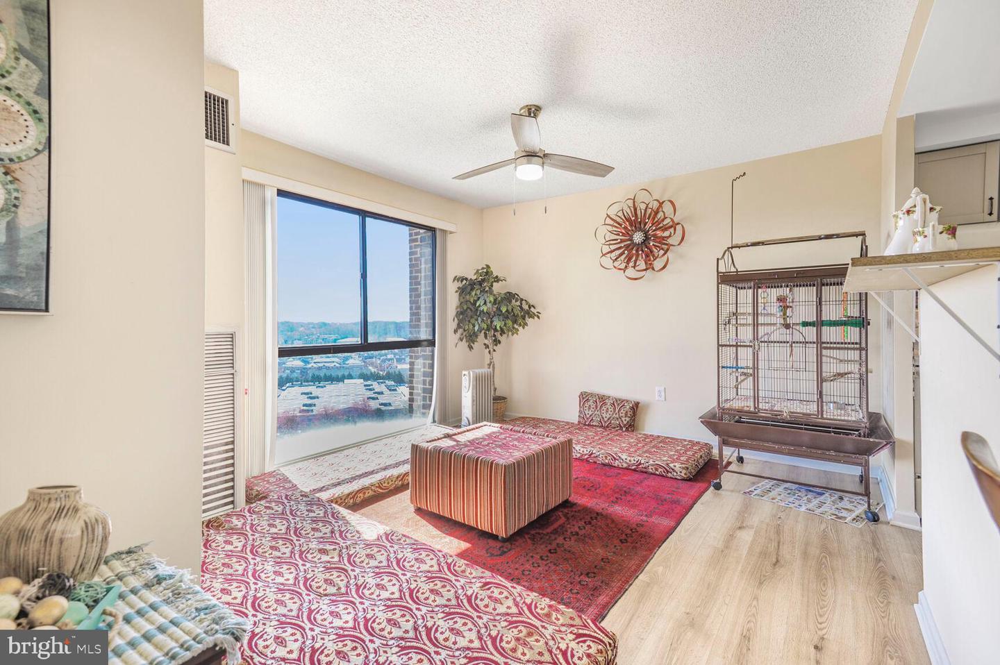 250 S REYNOLDS ST #1001, ALEXANDRIA, Virginia 22304, 2 Bedrooms Bedrooms, 6 Rooms Rooms,2 BathroomsBathrooms,Residential,For sale,250 S REYNOLDS ST #1001,VAAX2043208 MLS # VAAX2043208