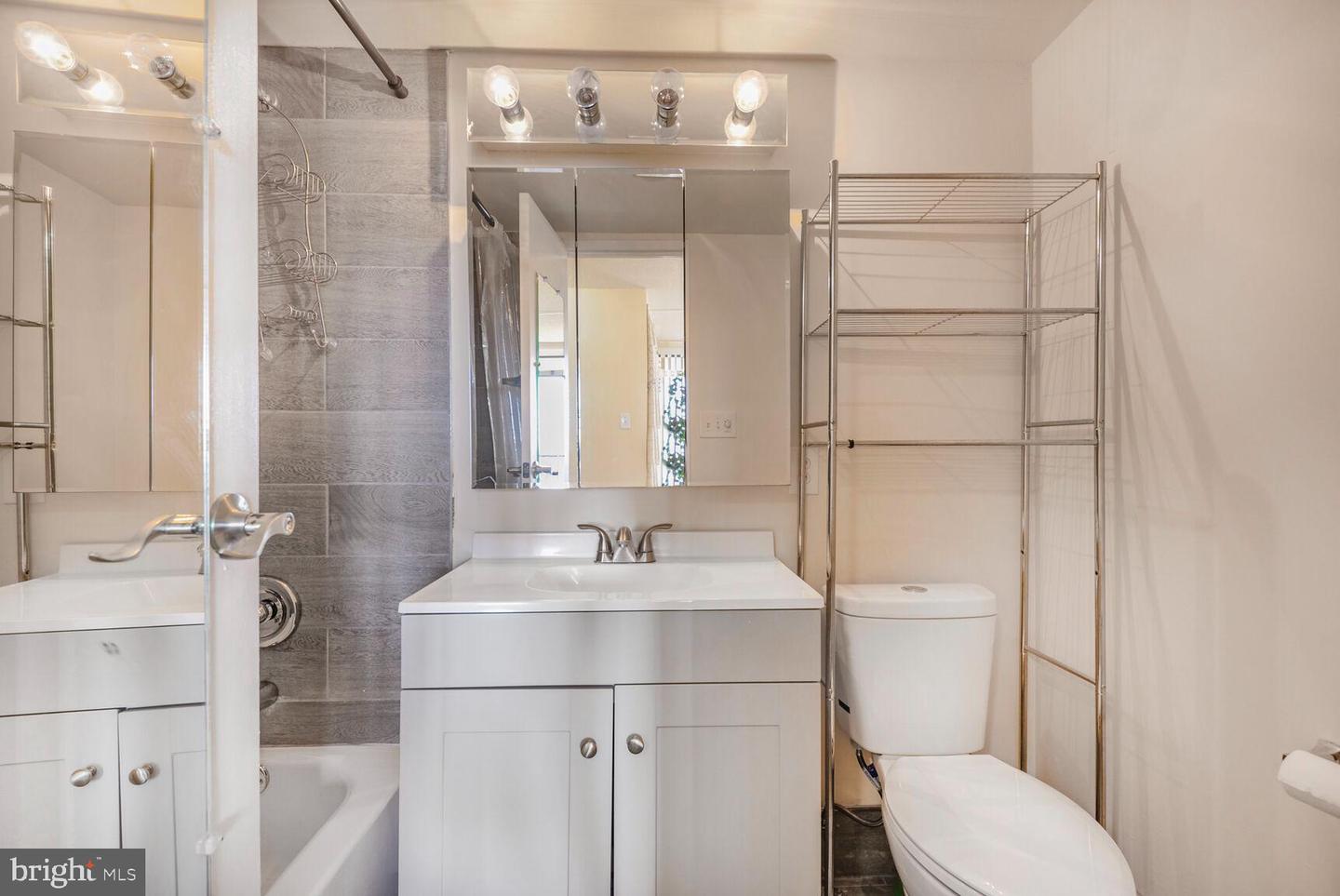 250 S REYNOLDS ST #1001, ALEXANDRIA, Virginia 22304, 2 Bedrooms Bedrooms, 6 Rooms Rooms,2 BathroomsBathrooms,Residential,For sale,250 S REYNOLDS ST #1001,VAAX2043208 MLS # VAAX2043208