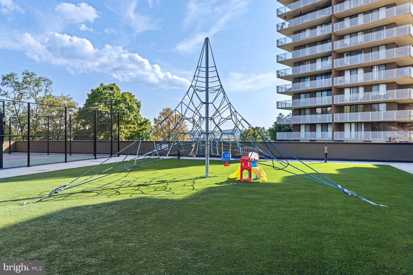 250 S REYNOLDS ST #1001, ALEXANDRIA, Virginia 22304, 2 Bedrooms Bedrooms, 6 Rooms Rooms,2 BathroomsBathrooms,Residential,For sale,250 S REYNOLDS ST #1001,VAAX2043208 MLS # VAAX2043208