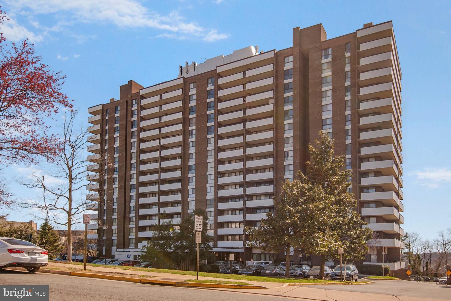 250 S REYNOLDS ST #1001, ALEXANDRIA, Virginia 22304, 2 Bedrooms Bedrooms, 6 Rooms Rooms,2 BathroomsBathrooms,Residential,For sale,250 S REYNOLDS ST #1001,VAAX2043208 MLS # VAAX2043208