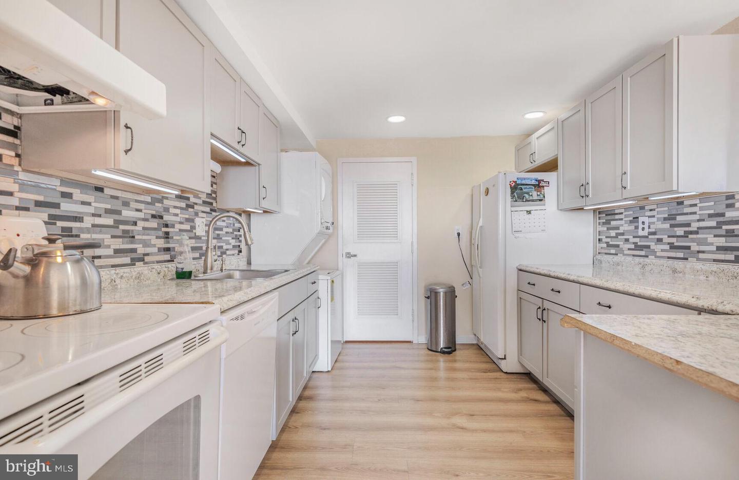 250 S REYNOLDS ST #1001, ALEXANDRIA, Virginia 22304, 2 Bedrooms Bedrooms, 6 Rooms Rooms,2 BathroomsBathrooms,Residential,For sale,250 S REYNOLDS ST #1001,VAAX2043208 MLS # VAAX2043208