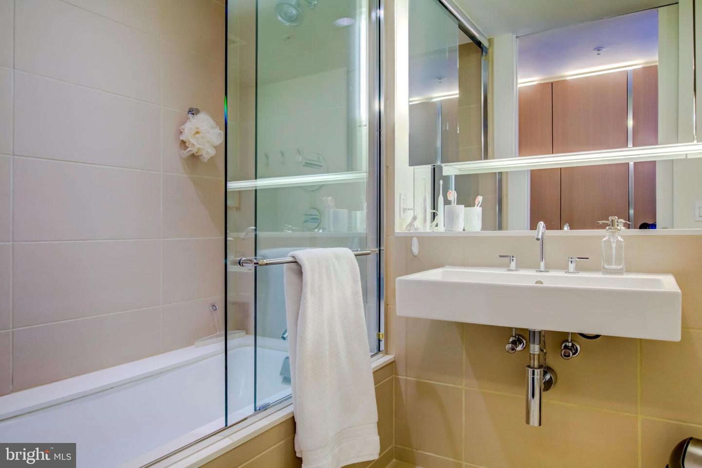 925 H ST NW #301, WASHINGTON, District Of Columbia 20001, 1 Bedroom Bedrooms, ,1 BathroomBathrooms,Residential,For sale,925 H ST NW #301,DCDC2192382 MLS # DCDC2192382