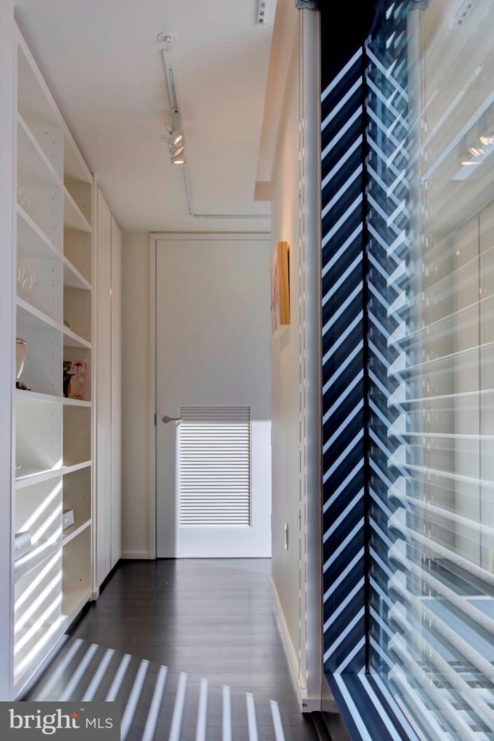925 H ST NW #301, WASHINGTON, District Of Columbia 20001, 1 Bedroom Bedrooms, ,1 BathroomBathrooms,Residential,For sale,925 H ST NW #301,DCDC2192382 MLS # DCDC2192382