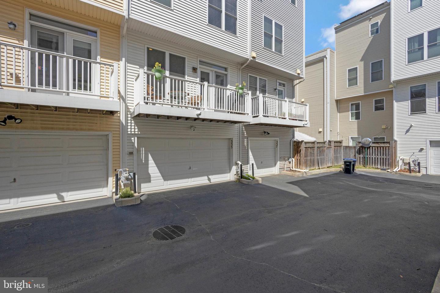 335 I ST SE, WASHINGTON, District Of Columbia 20003, 4 Bedrooms Bedrooms, ,3 BathroomsBathrooms,Residential,For sale,335 I ST SE,DCDC2191182 MLS # DCDC2191182