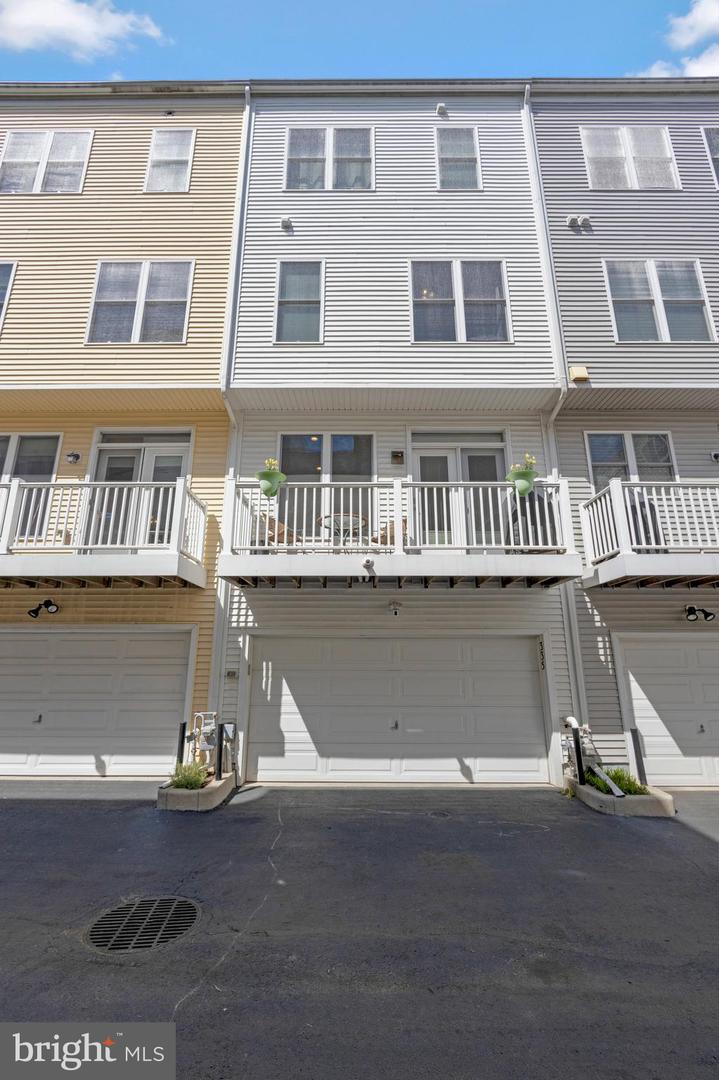 335 I ST SE, WASHINGTON, District Of Columbia 20003, 4 Bedrooms Bedrooms, ,3 BathroomsBathrooms,Residential,For sale,335 I ST SE,DCDC2191182 MLS # DCDC2191182