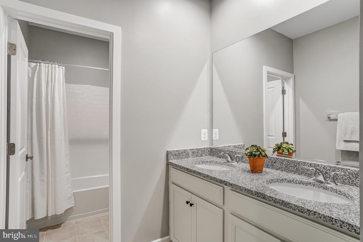 6807 AUTUMN HARVEST TRL, GAINESVILLE, Virginia 20155, 3 Bedrooms Bedrooms, ,2 BathroomsBathrooms,Residential,For sale,6807 AUTUMN HARVEST TRL,VAPW2090158 MLS # VAPW2090158