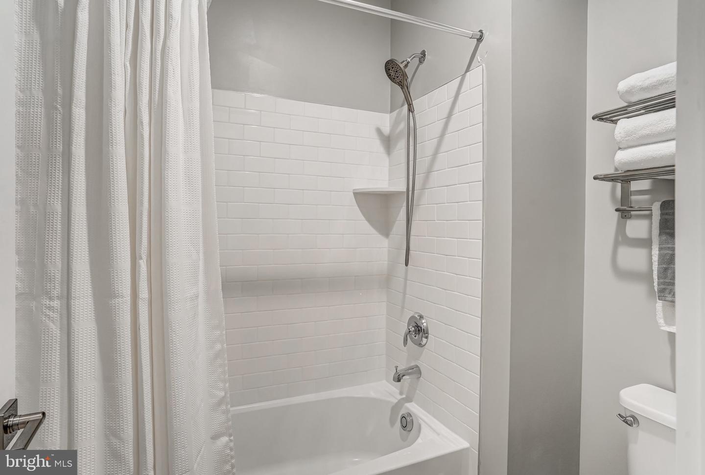 6807 AUTUMN HARVEST TRL, GAINESVILLE, Virginia 20155, 3 Bedrooms Bedrooms, ,2 BathroomsBathrooms,Residential,For sale,6807 AUTUMN HARVEST TRL,VAPW2090158 MLS # VAPW2090158