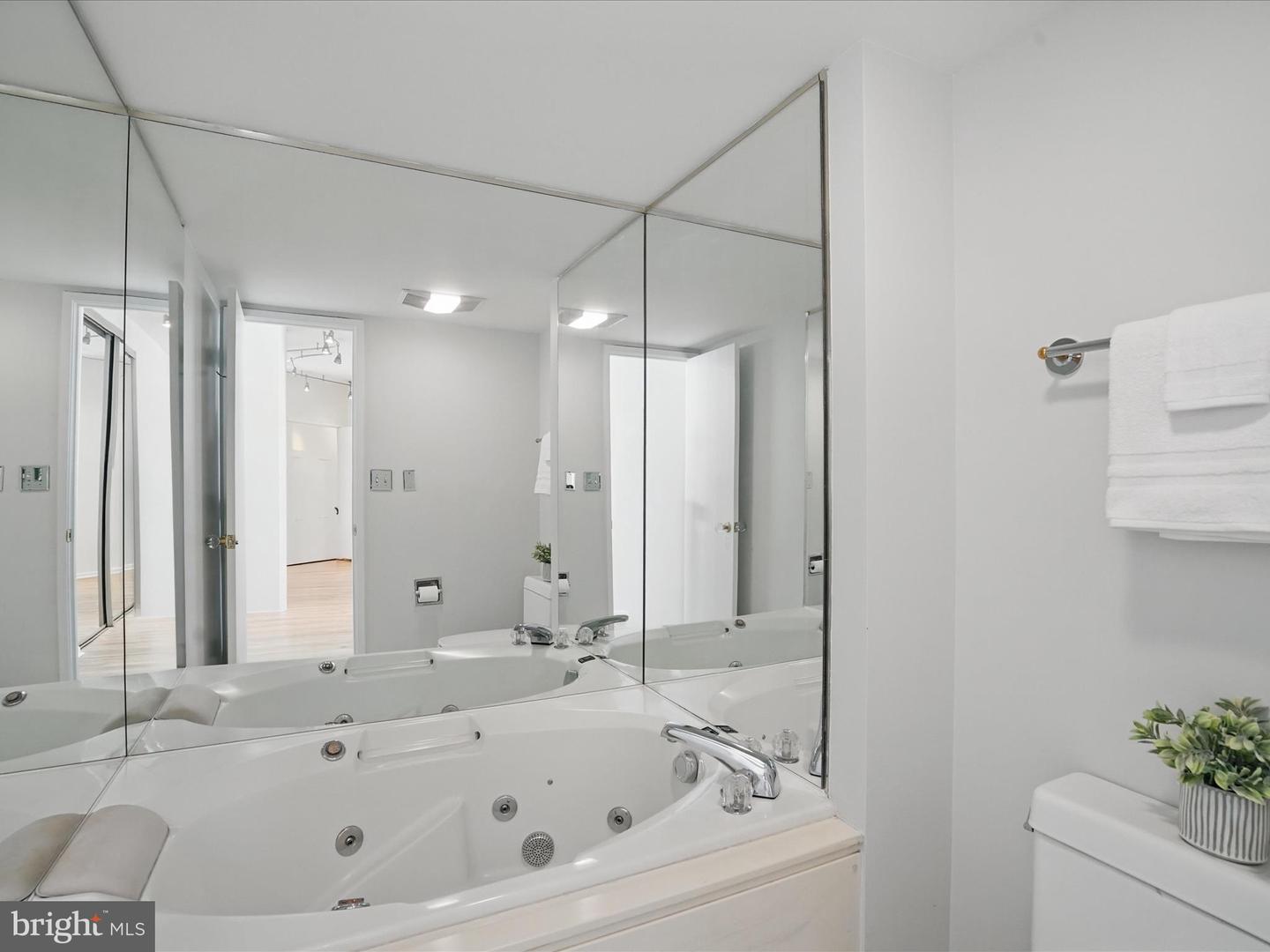900 N STAFFORD ST N #2632, ARLINGTON, Virginia 22203, 2 Bedrooms Bedrooms, ,2 BathroomsBathrooms,Residential,For sale,900 N STAFFORD ST N #2632,VAAR2054712 MLS # VAAR2054712