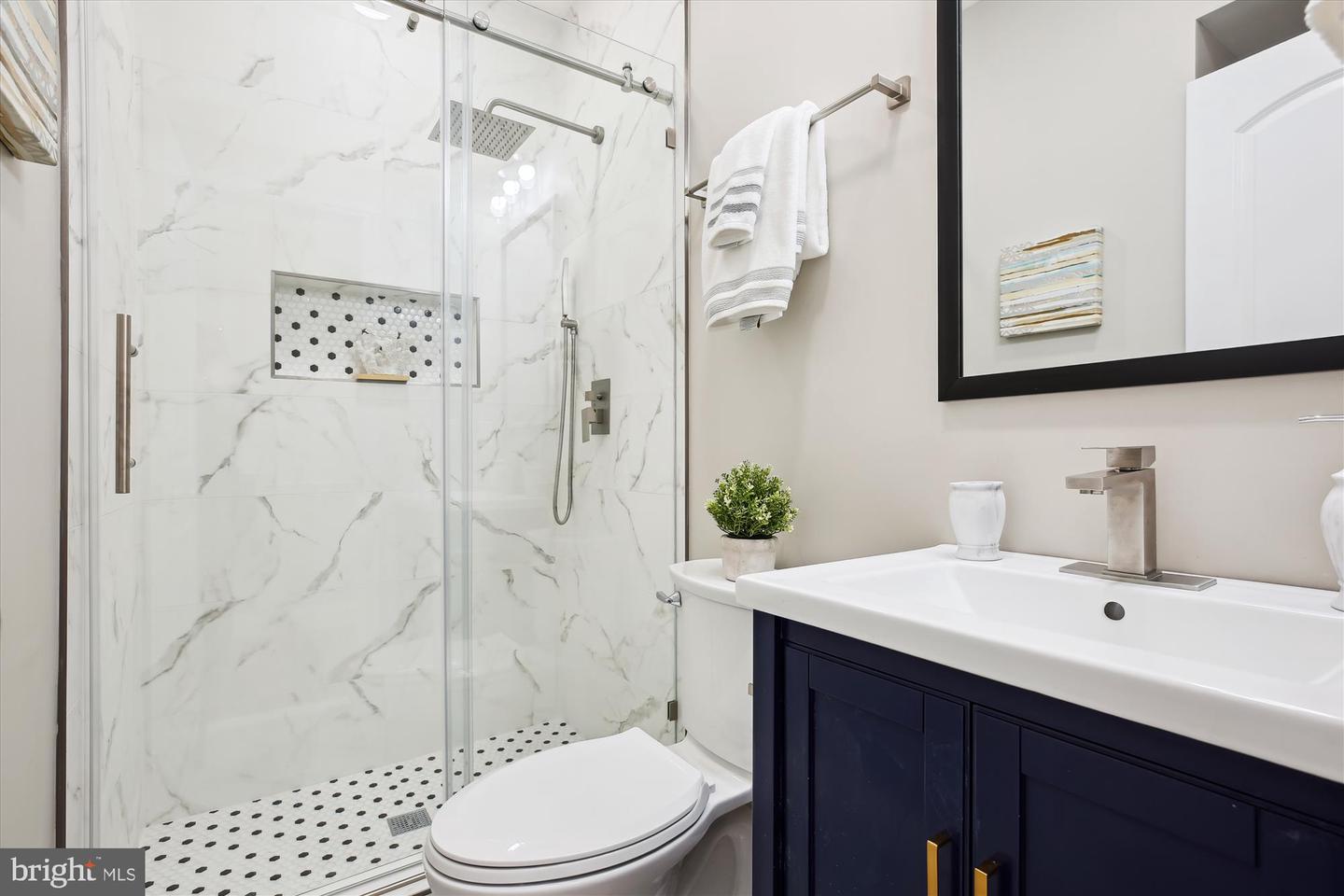 329 15TH ST NE, WASHINGTON, District Of Columbia 20002, 5 Bedrooms Bedrooms, ,4 BathroomsBathrooms,Residential,For sale,329 15TH ST NE,DCDC2191716 MLS # DCDC2191716