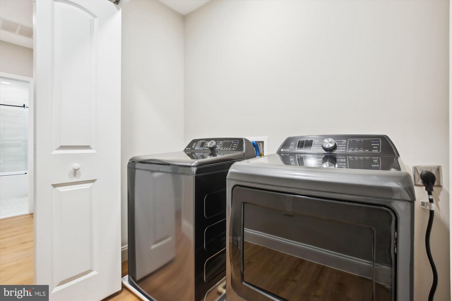 329 15TH ST NE, WASHINGTON, District Of Columbia 20002, 5 Bedrooms Bedrooms, ,4 BathroomsBathrooms,Residential,For sale,329 15TH ST NE,DCDC2191716 MLS # DCDC2191716