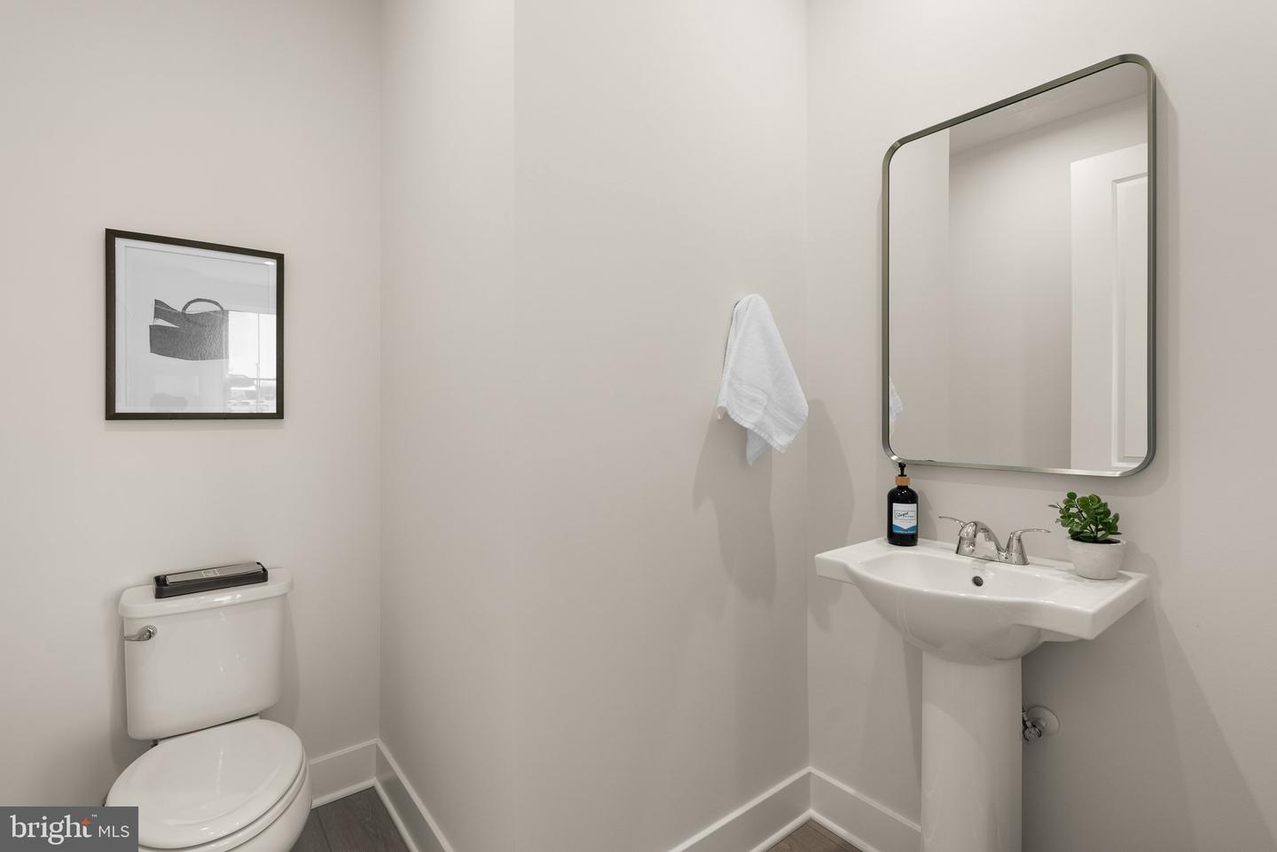 44484 LOWESTOFT SQ, ASHBURN, Virginia 20147, 3 Bedrooms Bedrooms, ,2 BathroomsBathrooms,Residential,For sale,44484 LOWESTOFT SQ,VALO2092008 MLS # VALO2092008