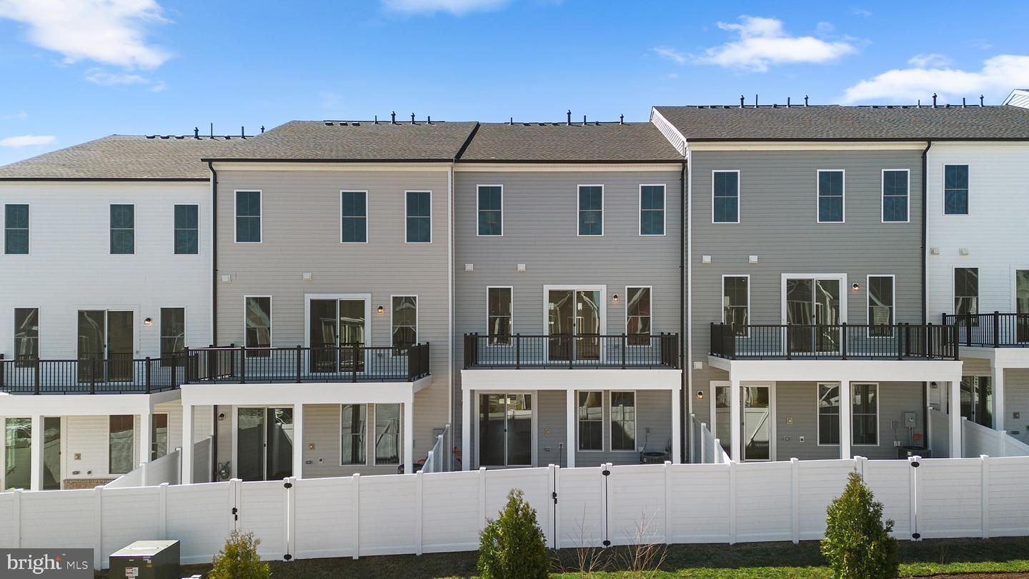 44484 LOWESTOFT SQ, ASHBURN, Virginia 20147, 3 Bedrooms Bedrooms, ,2 BathroomsBathrooms,Residential,For sale,44484 LOWESTOFT SQ,VALO2092008 MLS # VALO2092008