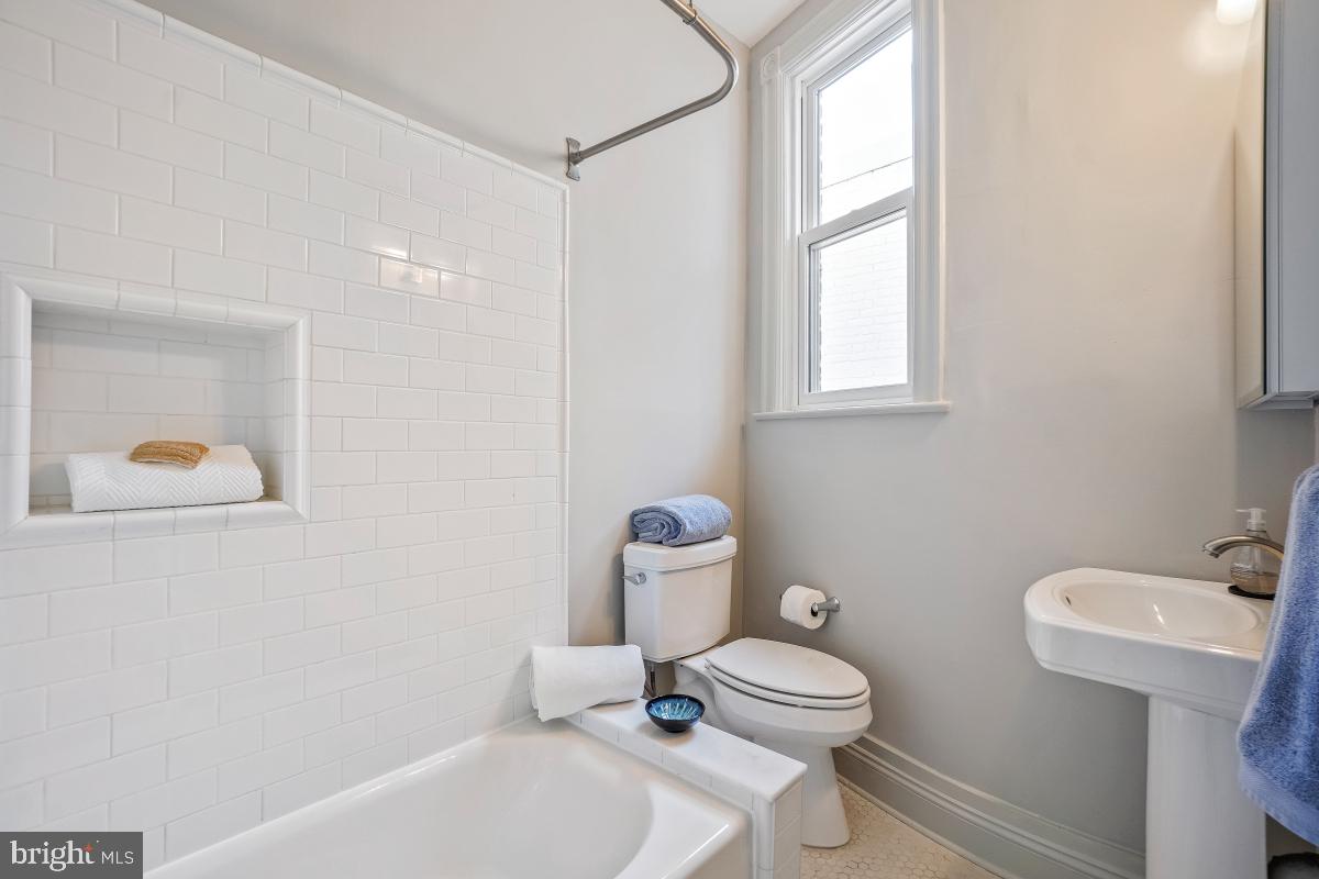 518 G ST NE, WASHINGTON, District Of Columbia 20002, 4 Bedrooms Bedrooms, ,3 BathroomsBathrooms,Residential,For sale,518 G ST NE,DCDC2192422 MLS # DCDC2192422