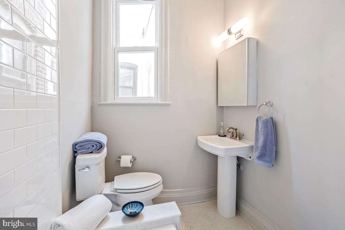 518 G ST NE, WASHINGTON, District Of Columbia 20002, 4 Bedrooms Bedrooms, ,3 BathroomsBathrooms,Residential,For sale,518 G ST NE,DCDC2192422 MLS # DCDC2192422