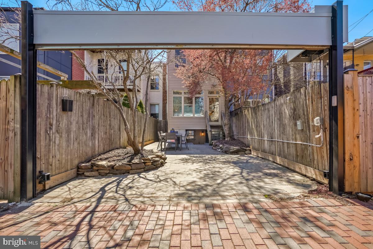518 G ST NE, WASHINGTON, District Of Columbia 20002, 4 Bedrooms Bedrooms, ,3 BathroomsBathrooms,Residential,For sale,518 G ST NE,DCDC2192422 MLS # DCDC2192422