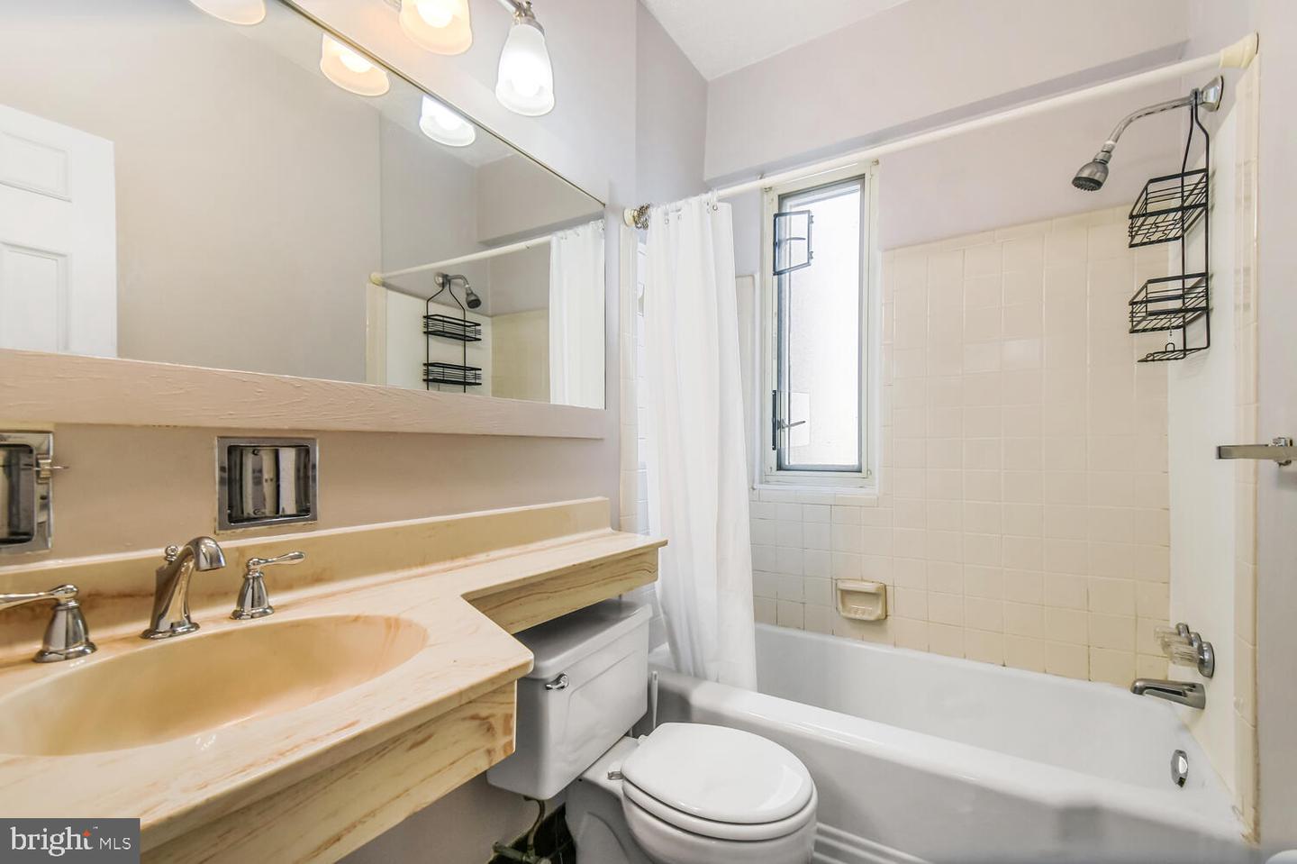 1727 MASSACHUSETTS AVE NW #614, WASHINGTON, District Of Columbia 20036, ,1 BathroomBathrooms,Residential,For sale,1727 MASSACHUSETTS AVE NW #614,DCDC2192528 MLS # DCDC2192528