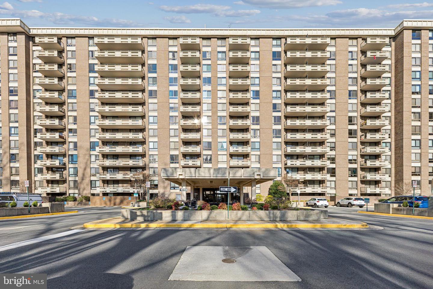 1808 OLD MEADOW RD #810, MCLEAN, Virginia 22102, 1 Bedroom Bedrooms, 3 Rooms Rooms,1 BathroomBathrooms,Residential,For sale,1808 OLD MEADOW RD #810,VAFX2230482 MLS # VAFX2230482