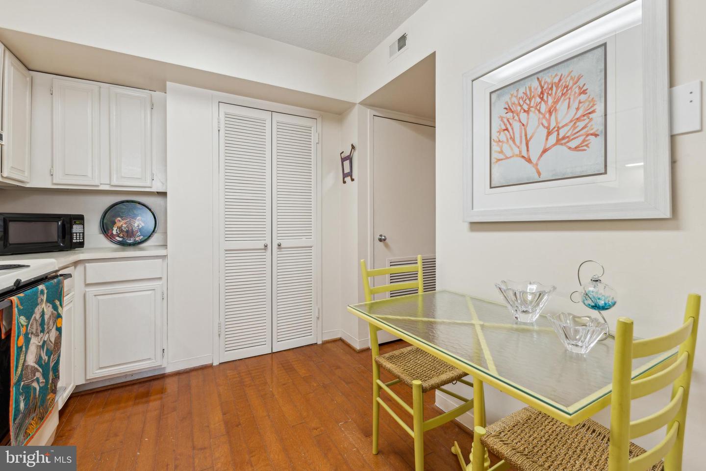 1808 OLD MEADOW RD #810, MCLEAN, Virginia 22102, 1 Bedroom Bedrooms, 3 Rooms Rooms,1 BathroomBathrooms,Residential,For sale,1808 OLD MEADOW RD #810,VAFX2230482 MLS # VAFX2230482