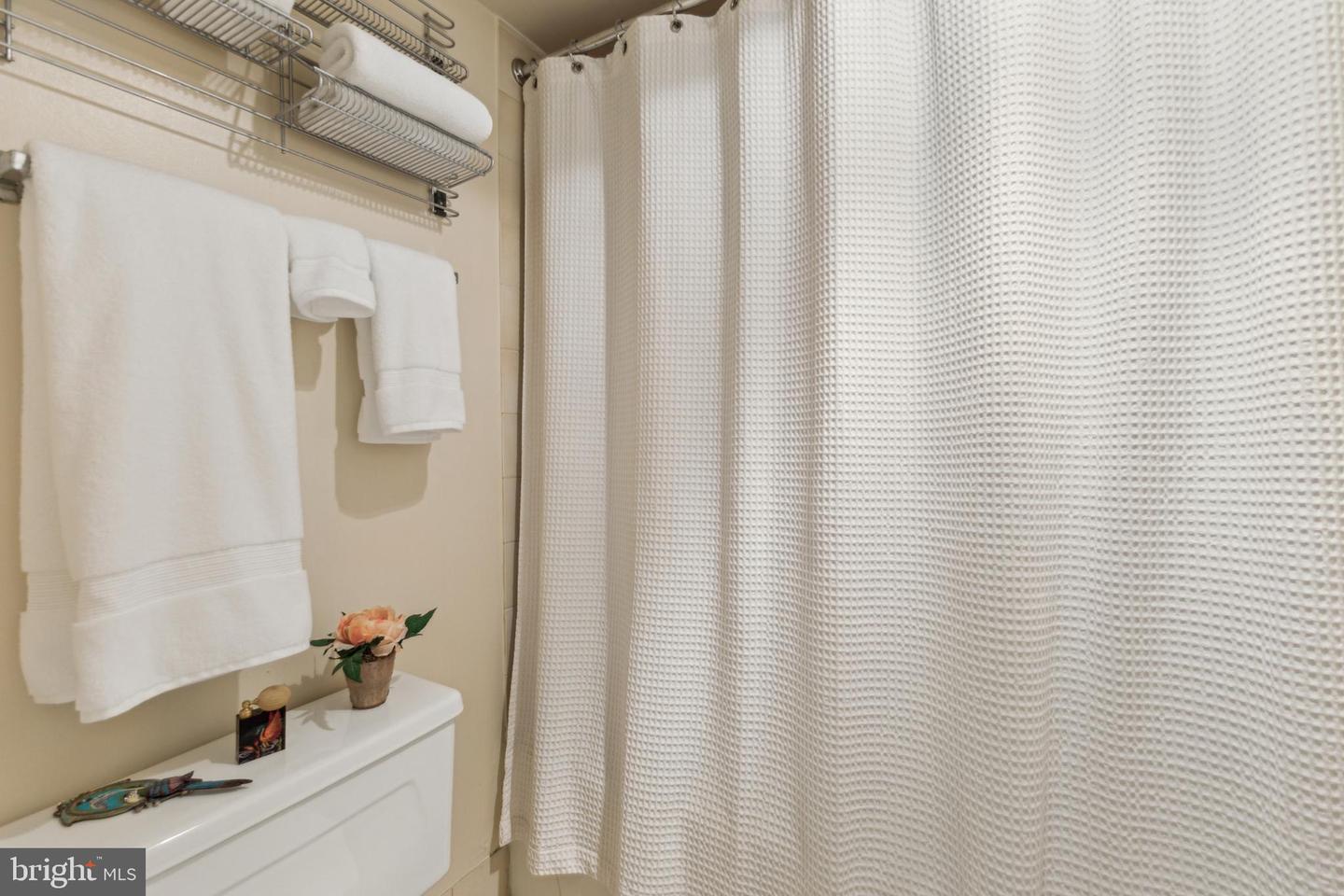 1808 OLD MEADOW RD #810, MCLEAN, Virginia 22102, 1 Bedroom Bedrooms, 3 Rooms Rooms,1 BathroomBathrooms,Residential,For sale,1808 OLD MEADOW RD #810,VAFX2230482 MLS # VAFX2230482