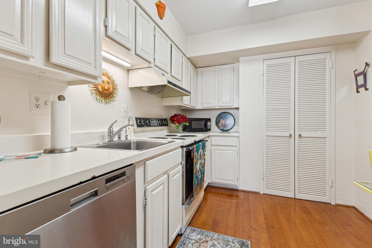 1808 OLD MEADOW RD #810, MCLEAN, Virginia 22102, 1 Bedroom Bedrooms, 3 Rooms Rooms,1 BathroomBathrooms,Residential,For sale,1808 OLD MEADOW RD #810,VAFX2230482 MLS # VAFX2230482