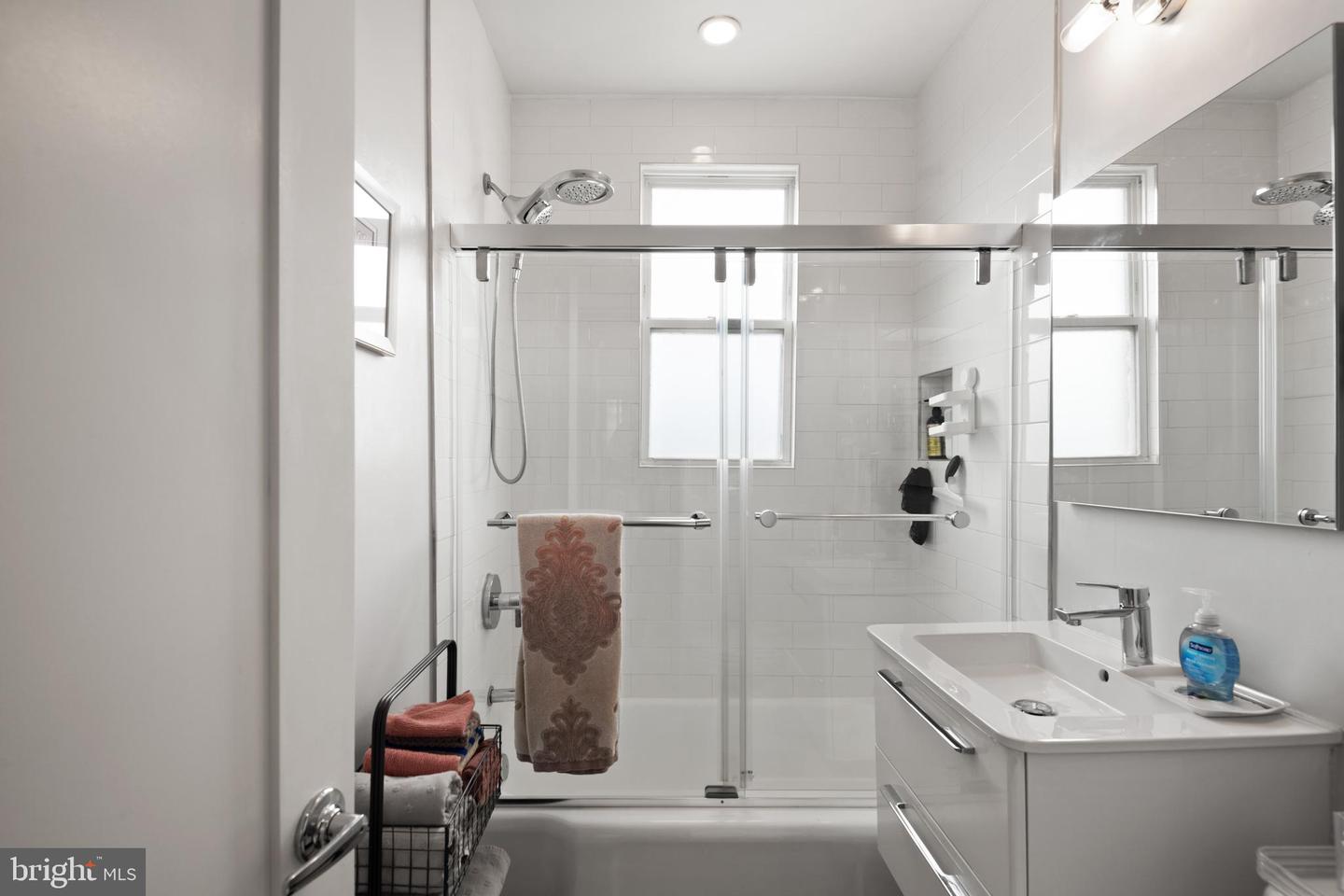 3101 SHERMAN AVE NW #402, WASHINGTON, District Of Columbia 20010, 1 Bedroom Bedrooms, ,1 BathroomBathrooms,Residential,For sale,3101 SHERMAN AVE NW #402,DCDC2192736 MLS # DCDC2192736