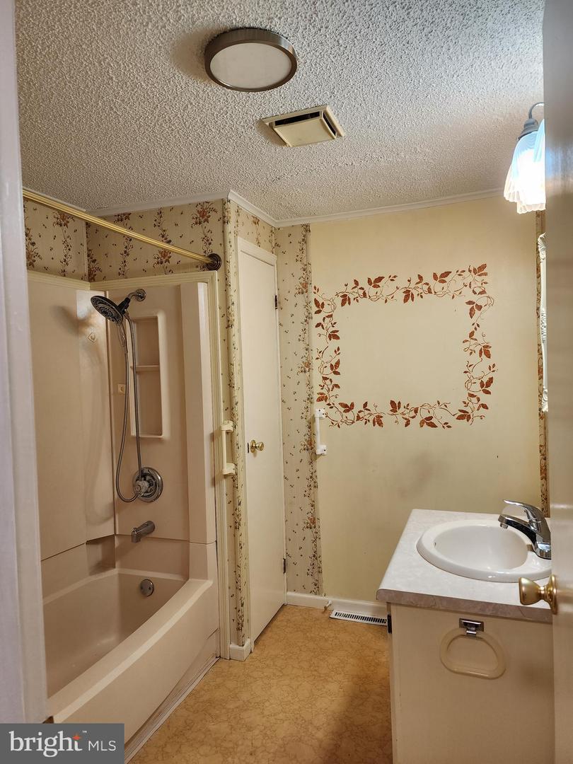 304 GOLD VALLEY, LOCUST GROVE, Virginia 22508, 3 Bedrooms Bedrooms, ,2 BathroomsBathrooms,Residential,For sale,304 GOLD VALLEY,VAOR2009284 MLS # VAOR2009284