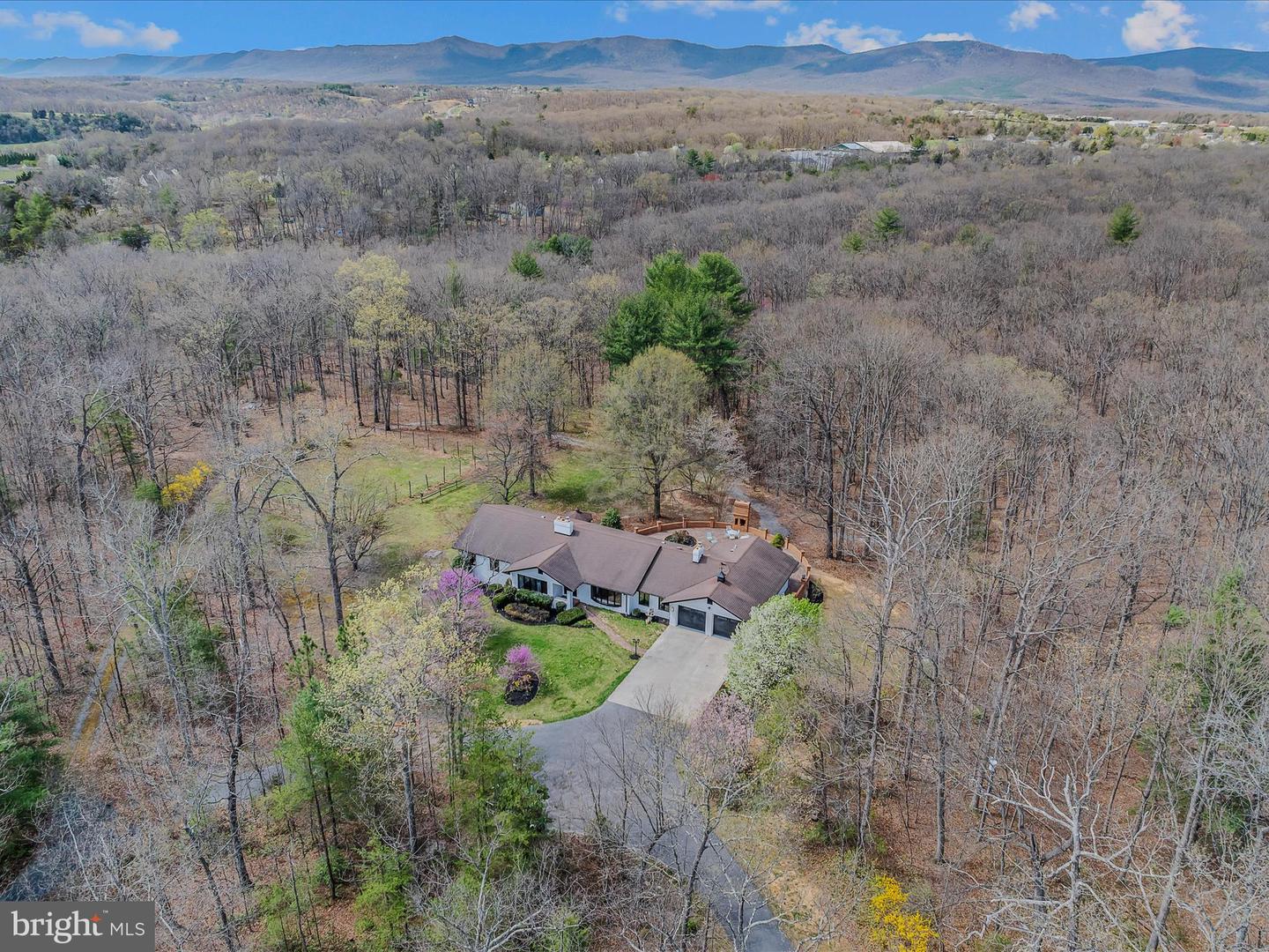 249 MINERAL SPRINGS DR, FRONT ROYAL, Virginia 22630, 6 Bedrooms Bedrooms, ,4 BathroomsBathrooms,Residential,For sale,249 MINERAL SPRINGS DR,VAWR2010672 MLS # VAWR2010672