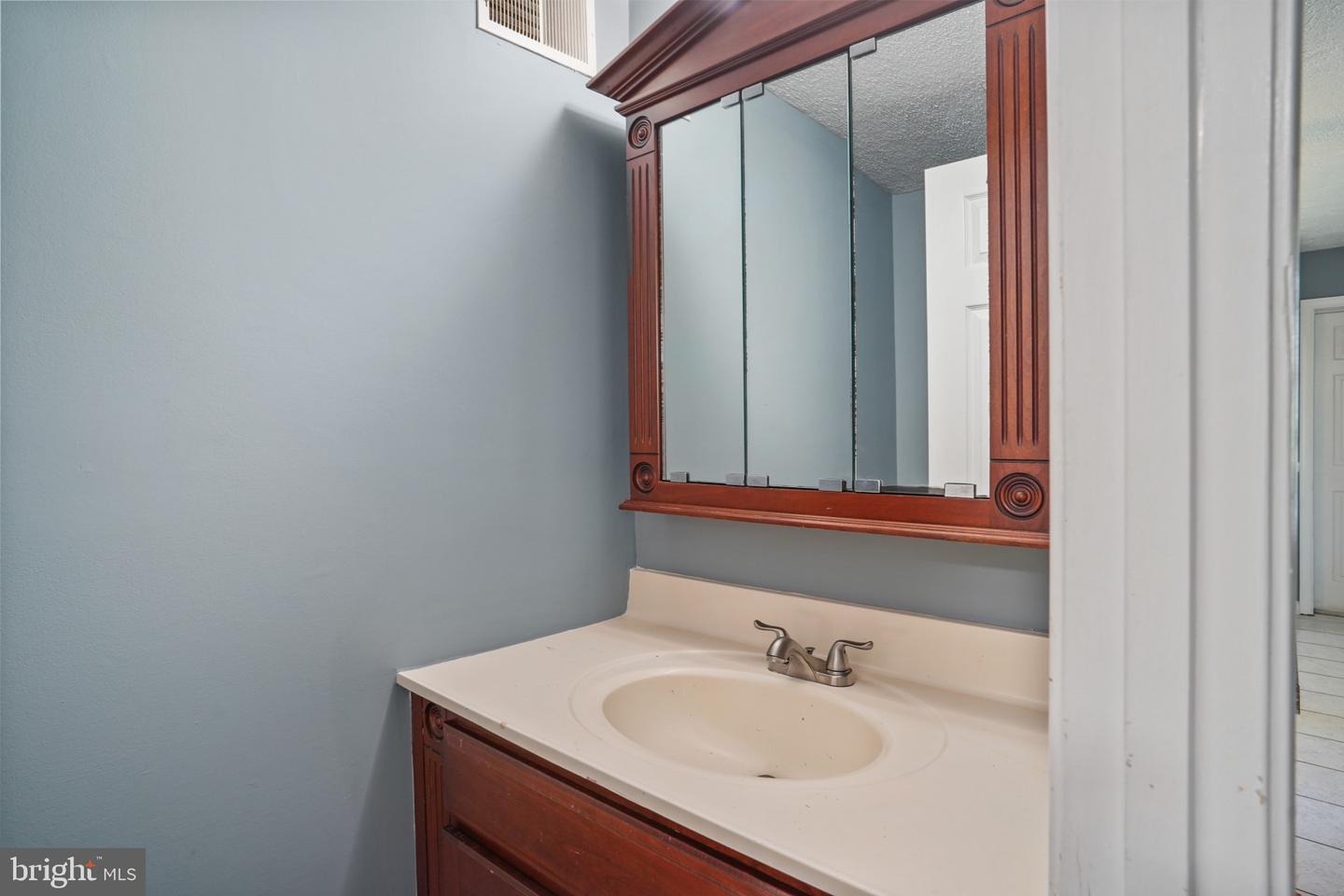 7058 CRESPO LN, MANASSAS, Virginia 20112, 8 Bedrooms Bedrooms, ,4 BathroomsBathrooms,Residential,For sale,7058 CRESPO LN,VAPW2090580 MLS # VAPW2090580