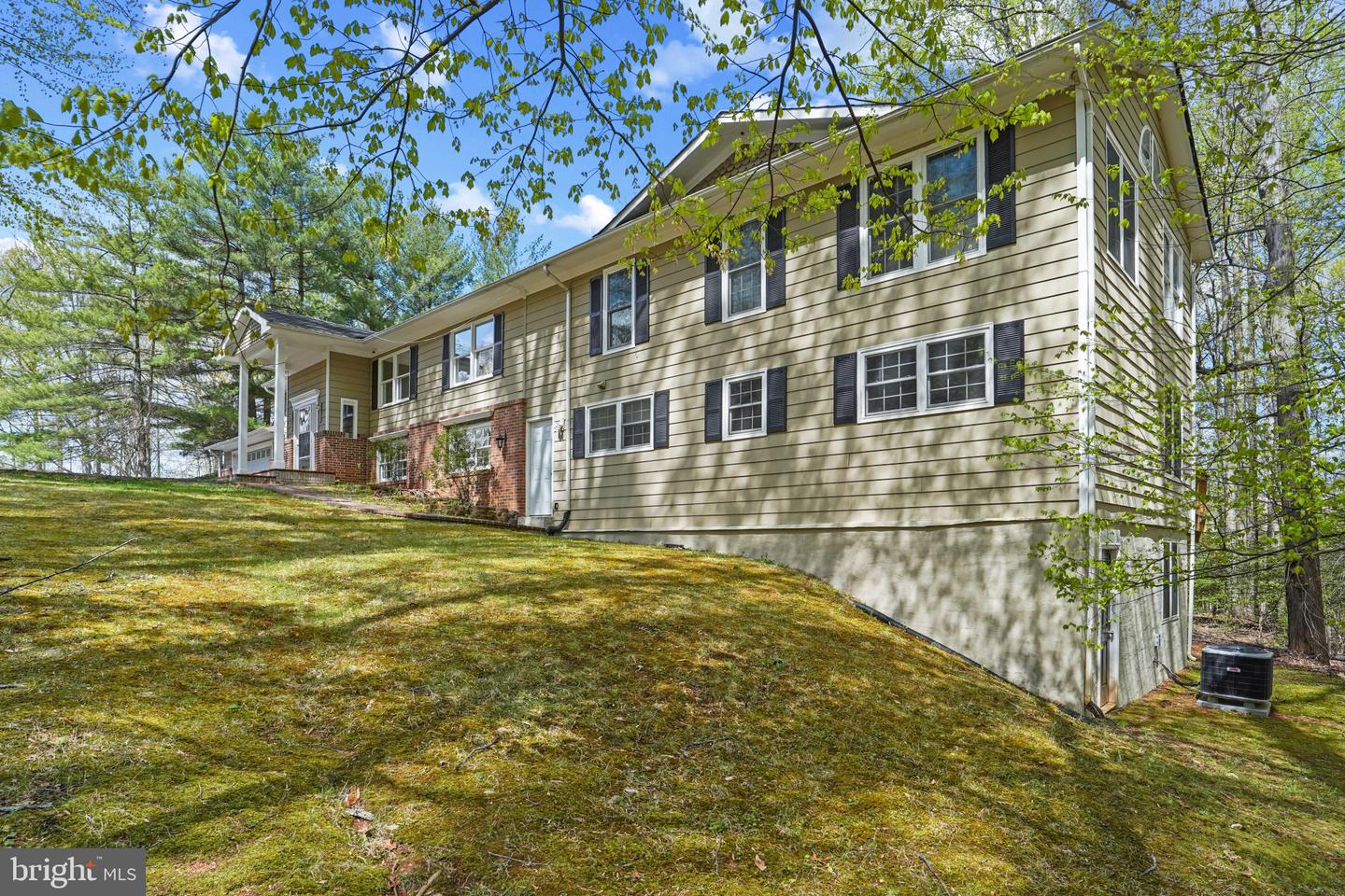 7058 CRESPO LN, MANASSAS, Virginia 20112, 8 Bedrooms Bedrooms, ,4 BathroomsBathrooms,Residential,For sale,7058 CRESPO LN,VAPW2090580 MLS # VAPW2090580