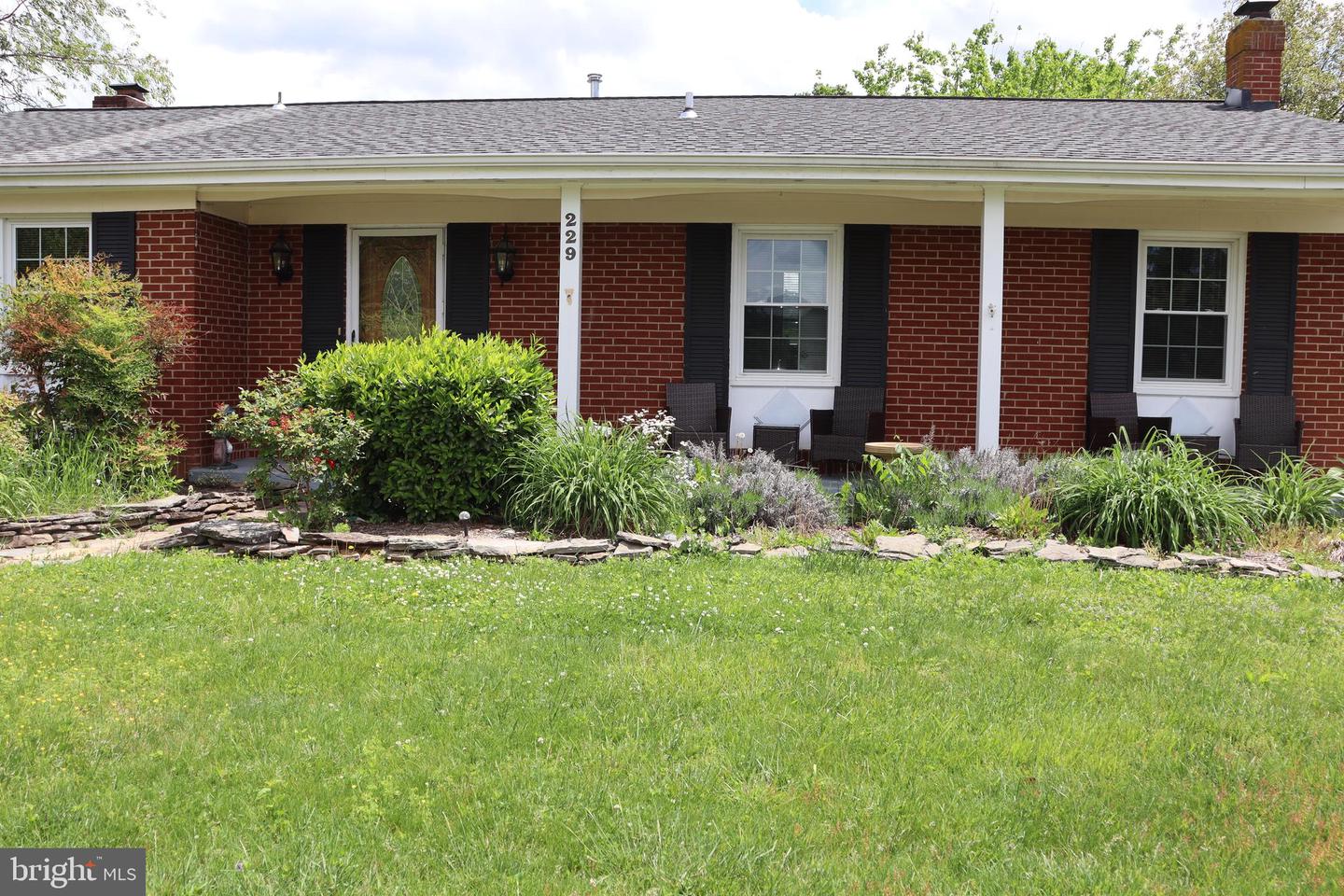 229 DOVER RD, WARRENTON, Virginia 20186, 4 Bedrooms Bedrooms, ,3 BathroomsBathrooms,Residential,For sale,229 DOVER RD,VAFQ2016082 MLS # VAFQ2016082