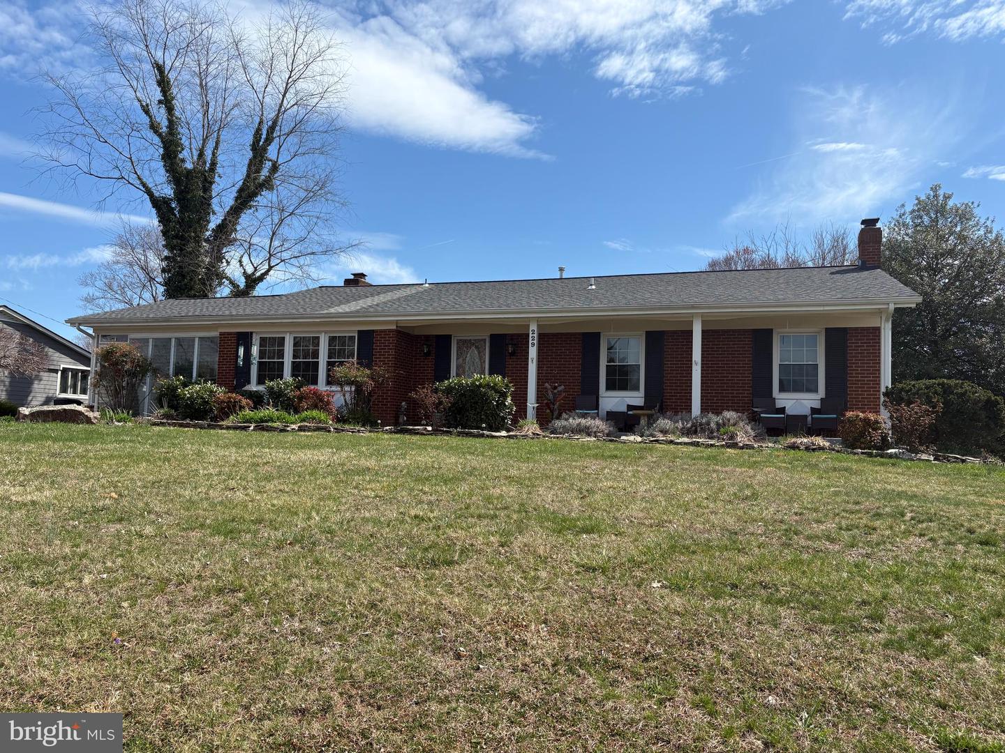 229 DOVER RD, WARRENTON, Virginia 20186, 4 Bedrooms Bedrooms, ,3 BathroomsBathrooms,Residential,For sale,229 DOVER RD,VAFQ2016082 MLS # VAFQ2016082