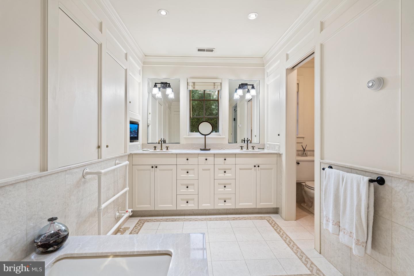 2927 44TH ST NW, WASHINGTON, District Of Columbia 20016, 6 Bedrooms Bedrooms, ,6 BathroomsBathrooms,Residential,For sale,2927 44TH ST NW,DCDC2187206 MLS # DCDC2187206