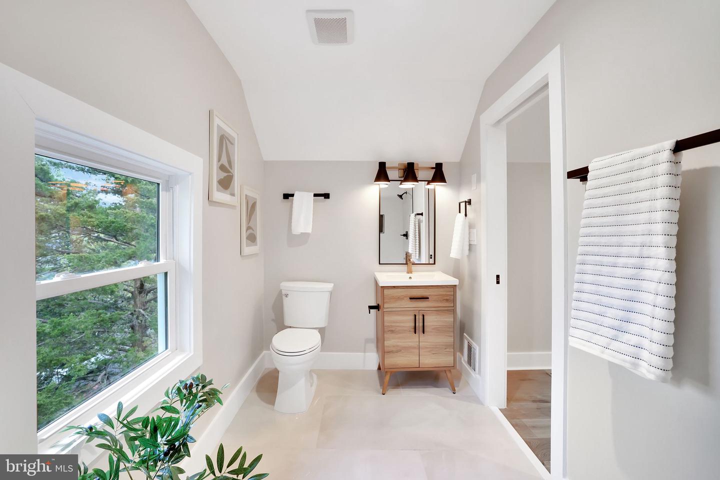 3740 KANAWHA ST NW, WASHINGTON, District Of Columbia 20015, 5 Bedrooms Bedrooms, ,4 BathroomsBathrooms,Residential,For sale,3740 KANAWHA ST NW,DCDC2191558 MLS # DCDC2191558