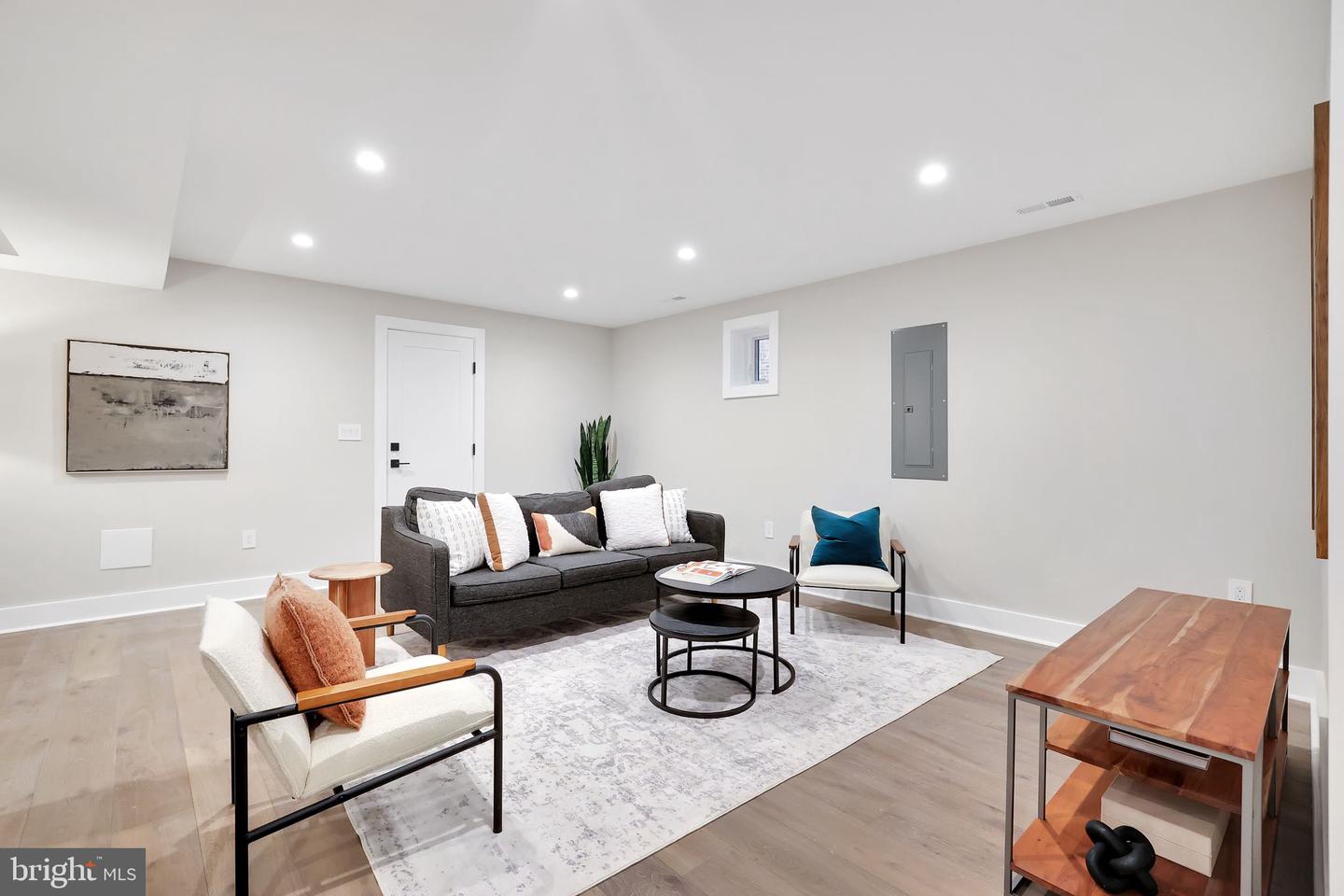 3740 KANAWHA ST NW, WASHINGTON, District Of Columbia 20015, 5 Bedrooms Bedrooms, ,4 BathroomsBathrooms,Residential,For sale,3740 KANAWHA ST NW,DCDC2191558 MLS # DCDC2191558