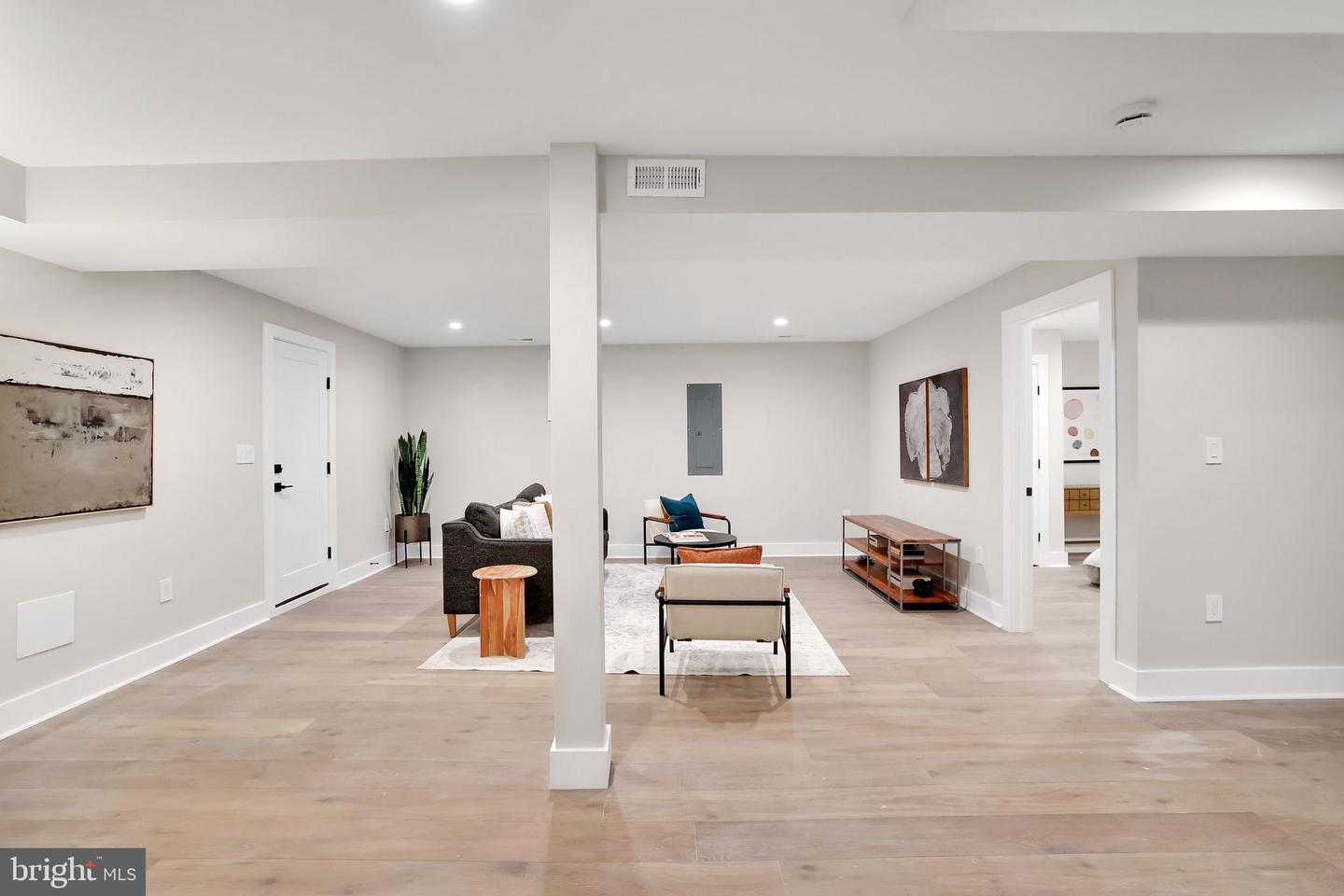 3740 KANAWHA ST NW, WASHINGTON, District Of Columbia 20015, 5 Bedrooms Bedrooms, ,4 BathroomsBathrooms,Residential,For sale,3740 KANAWHA ST NW,DCDC2191558 MLS # DCDC2191558