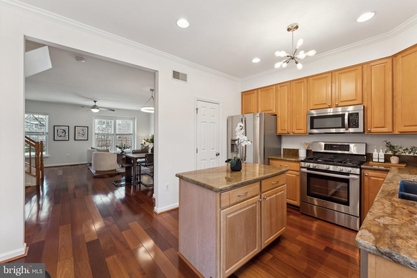 3913A ELBERT AVE, ALEXANDRIA, Virginia 22305, 3 Bedrooms Bedrooms, ,3 BathroomsBathrooms,Residential,For sale,3913A ELBERT AVE,VAAX2043190 MLS # VAAX2043190