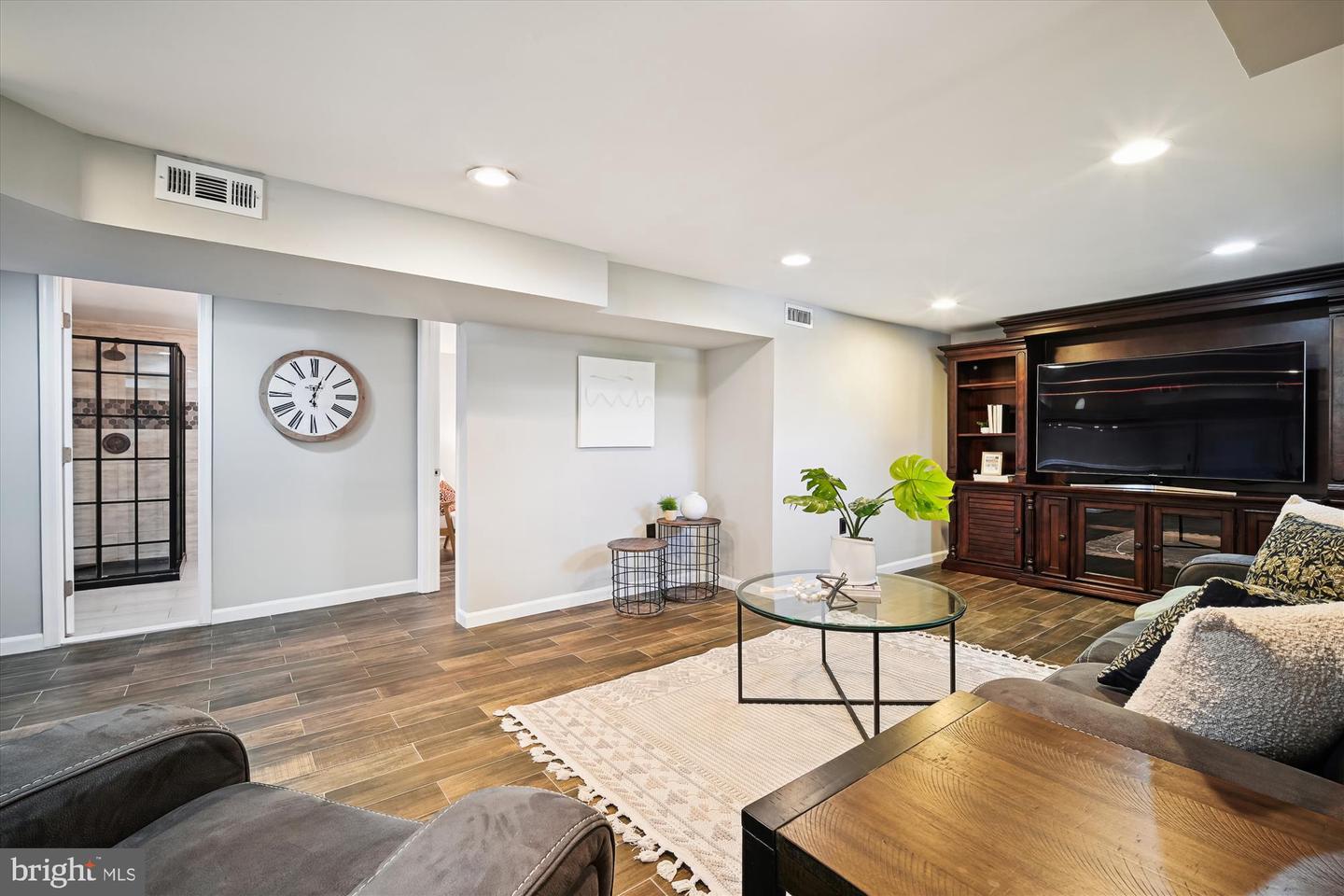 1416 S BUCHANAN ST, ARLINGTON, Virginia 22204, 3 Bedrooms Bedrooms, ,2 BathroomsBathrooms,Residential,For sale,1416 S BUCHANAN ST,VAAR2055000 MLS # VAAR2055000